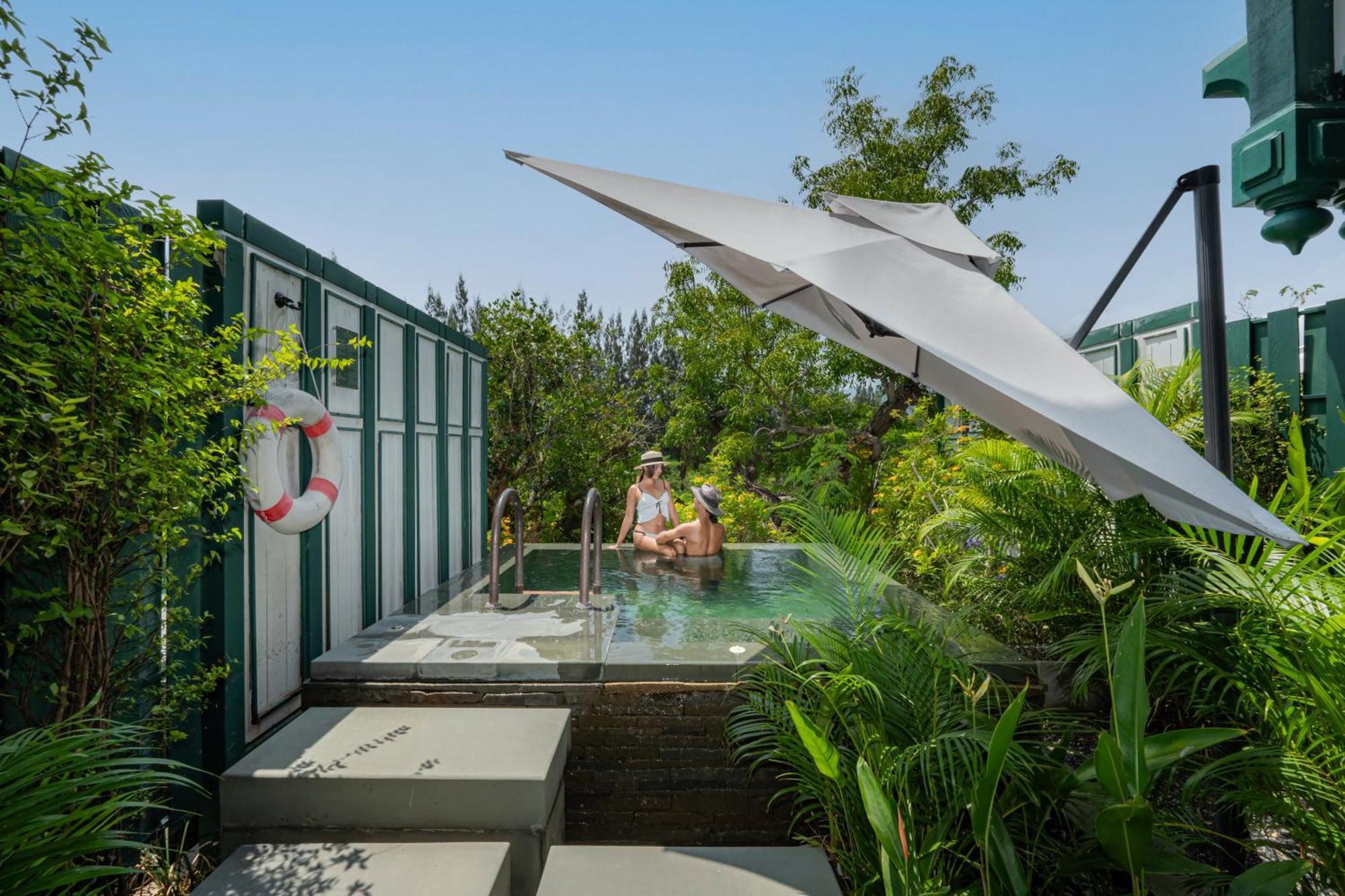 Premium King Room Pool Lake View