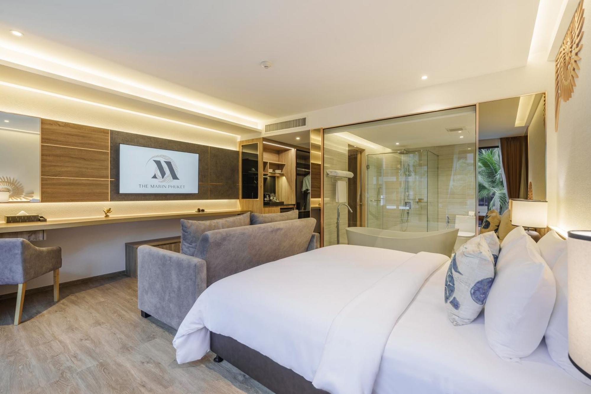 Deluxe Double Room with Pool View