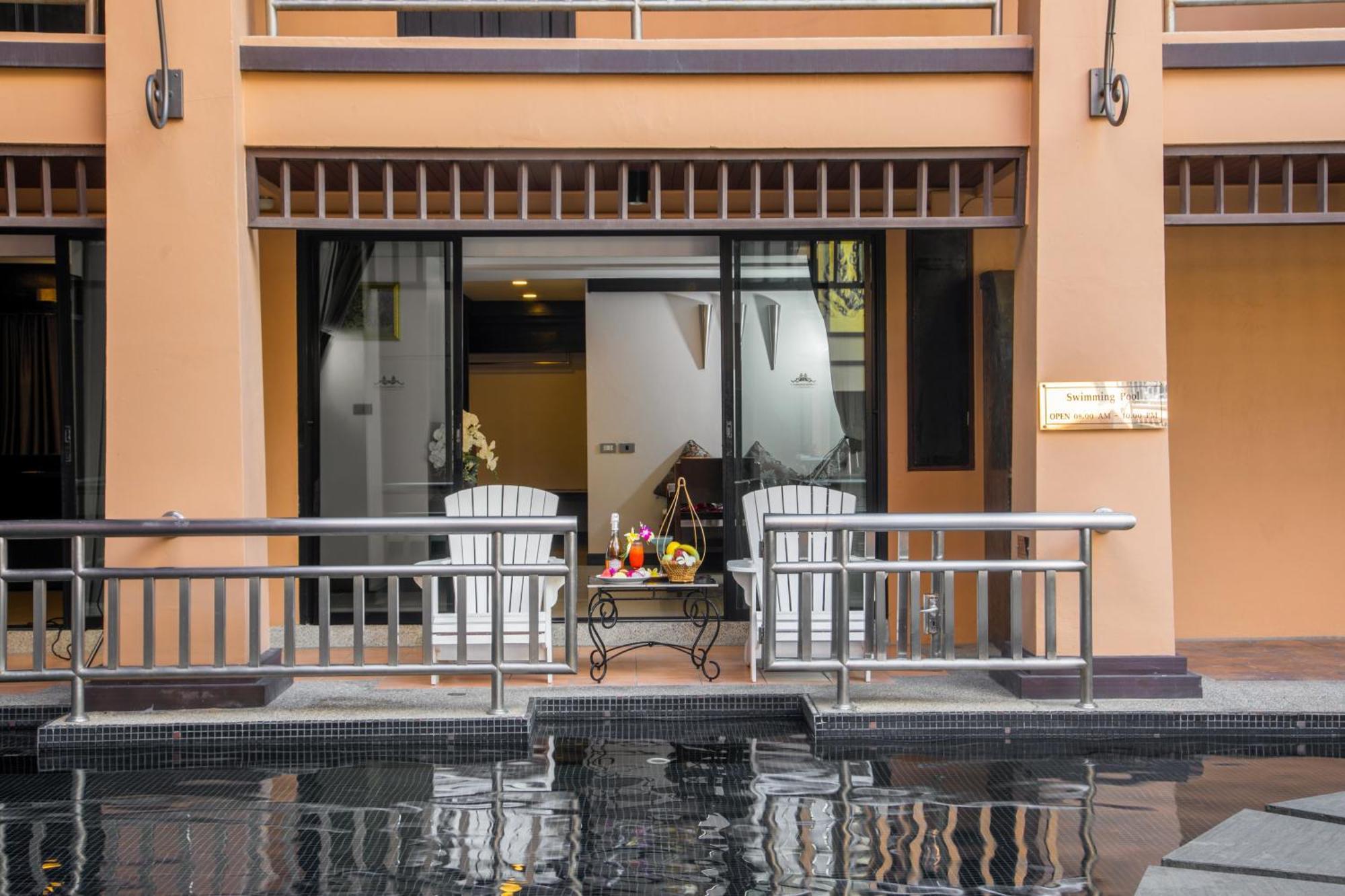 Pool Access Room