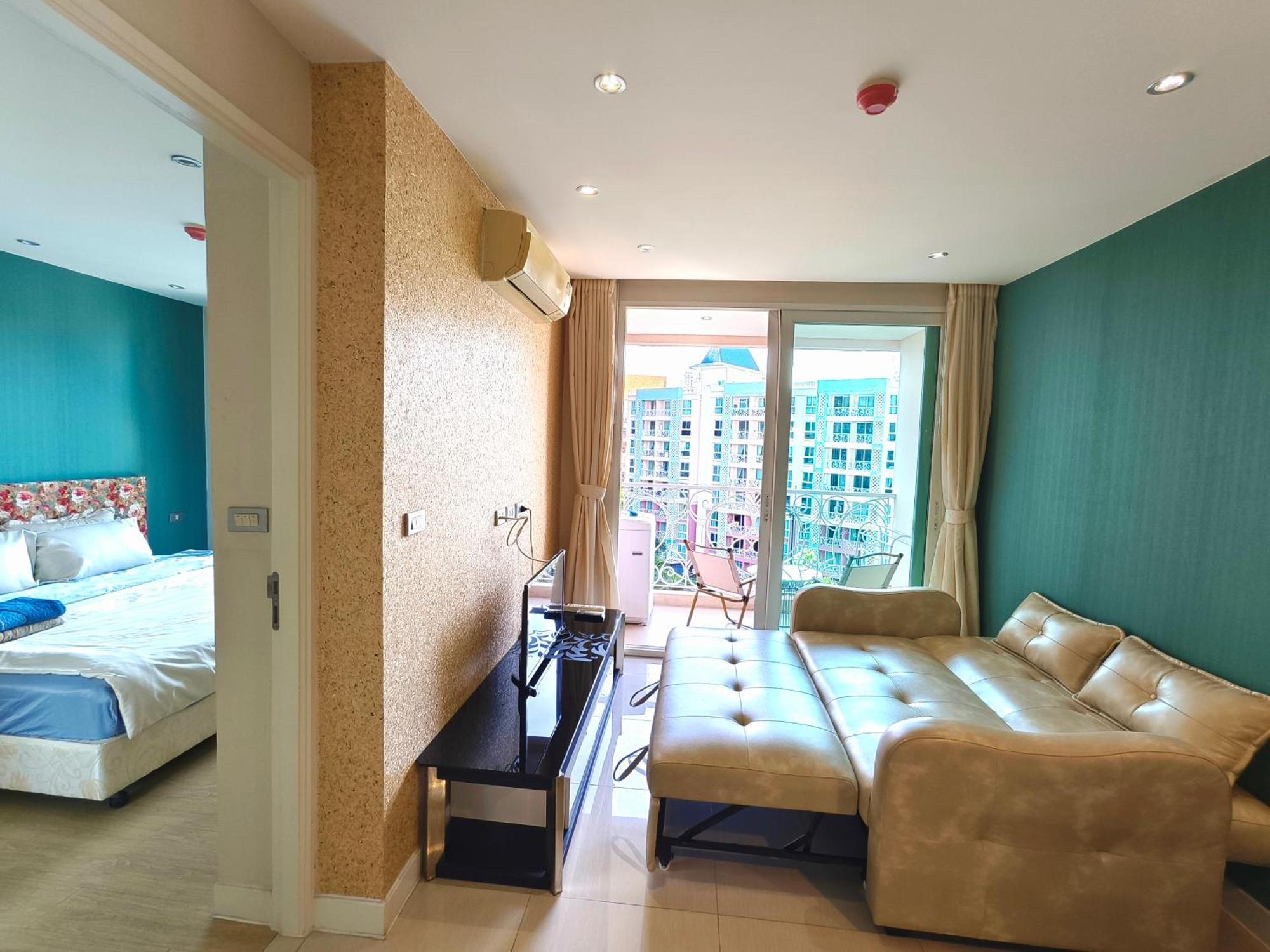 King Suite with Pool View