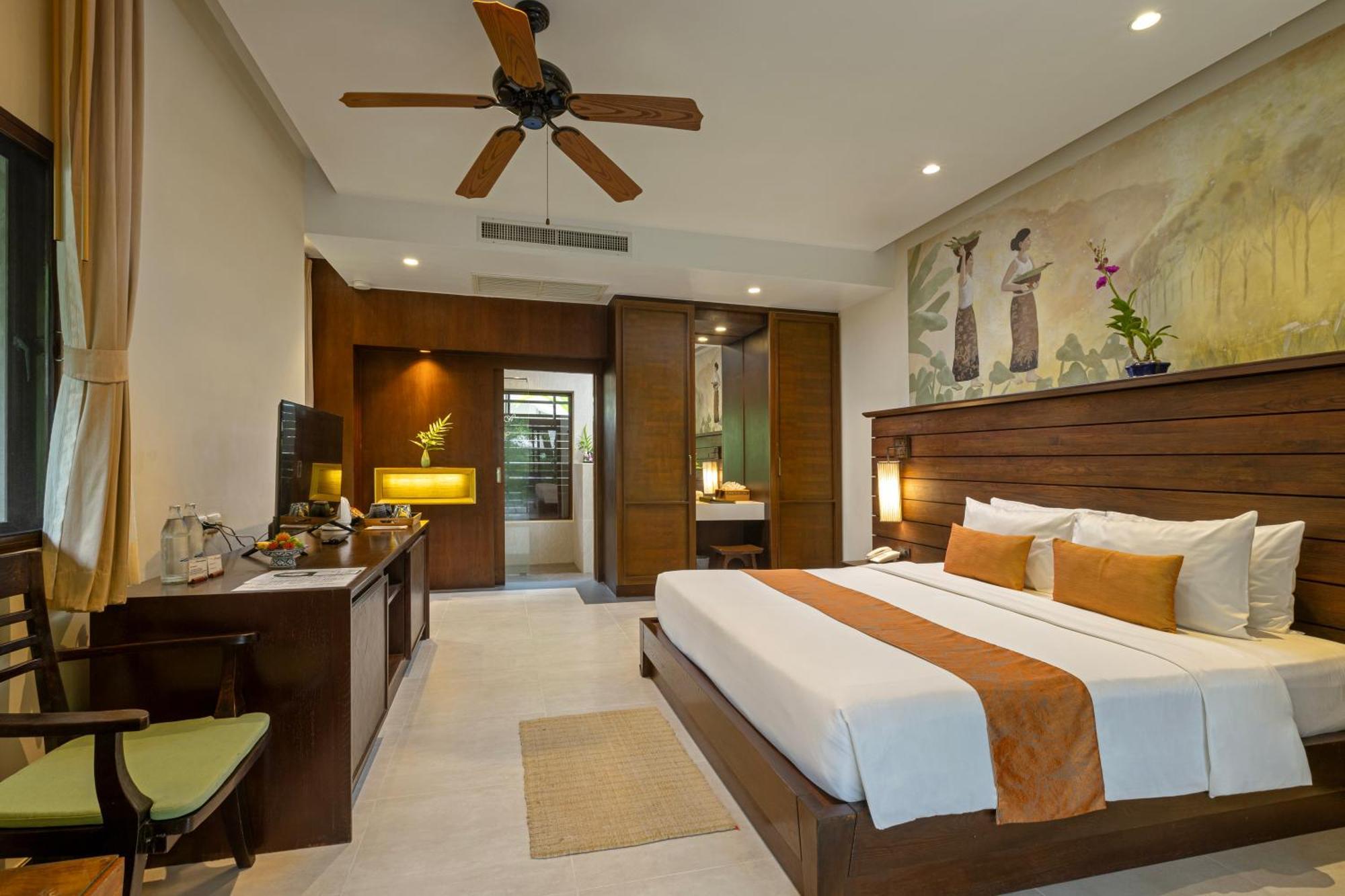Manor Room