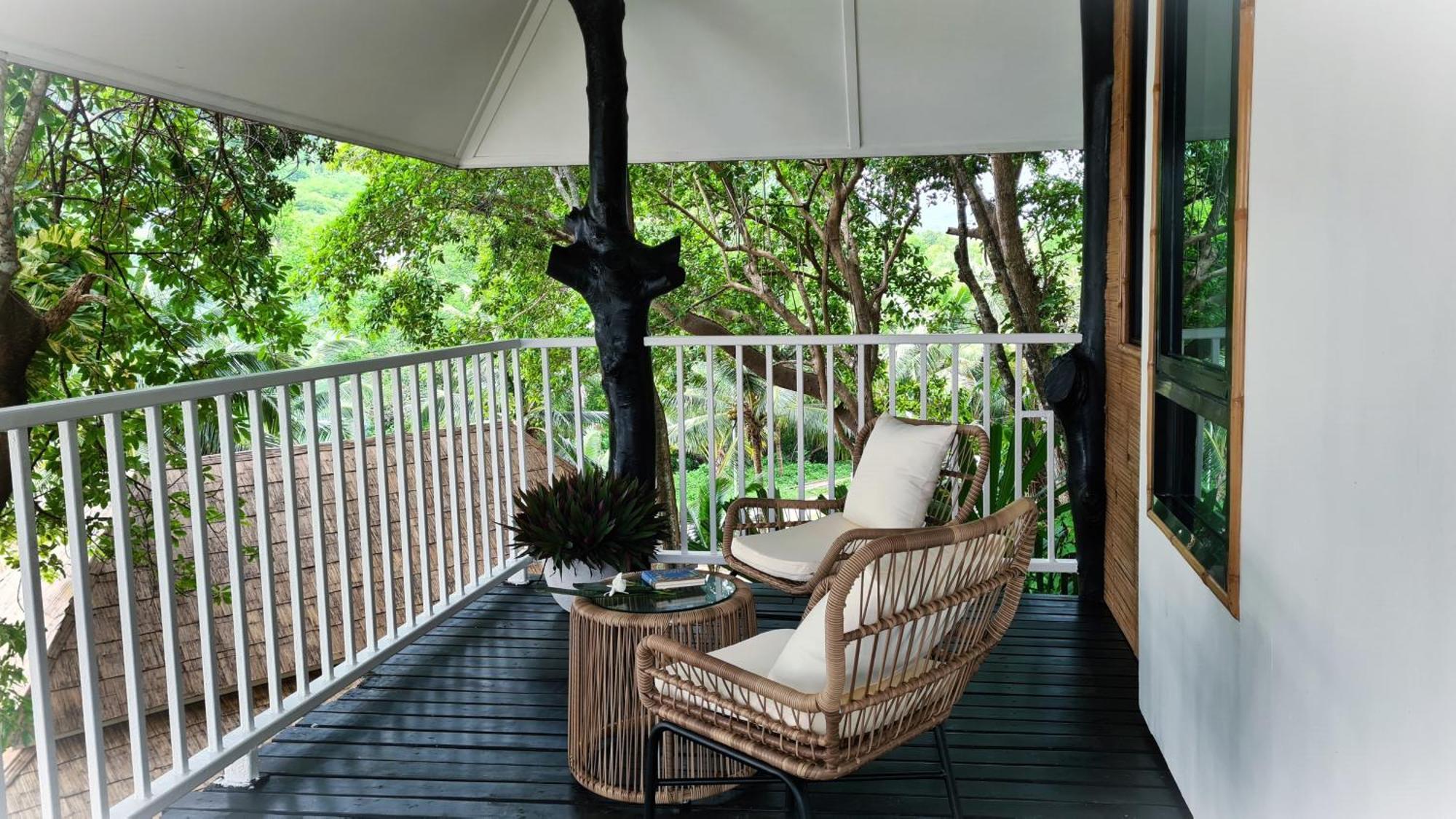 Deluxe Bungalow with Partial Ocean View
