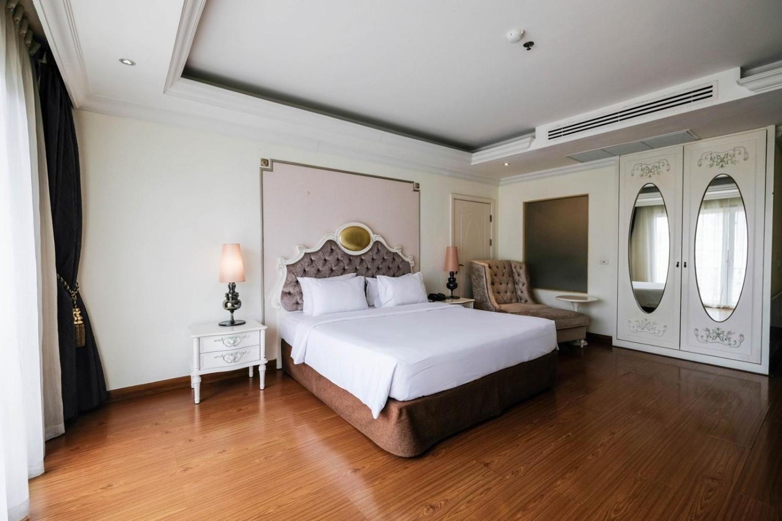Deluxe King Room