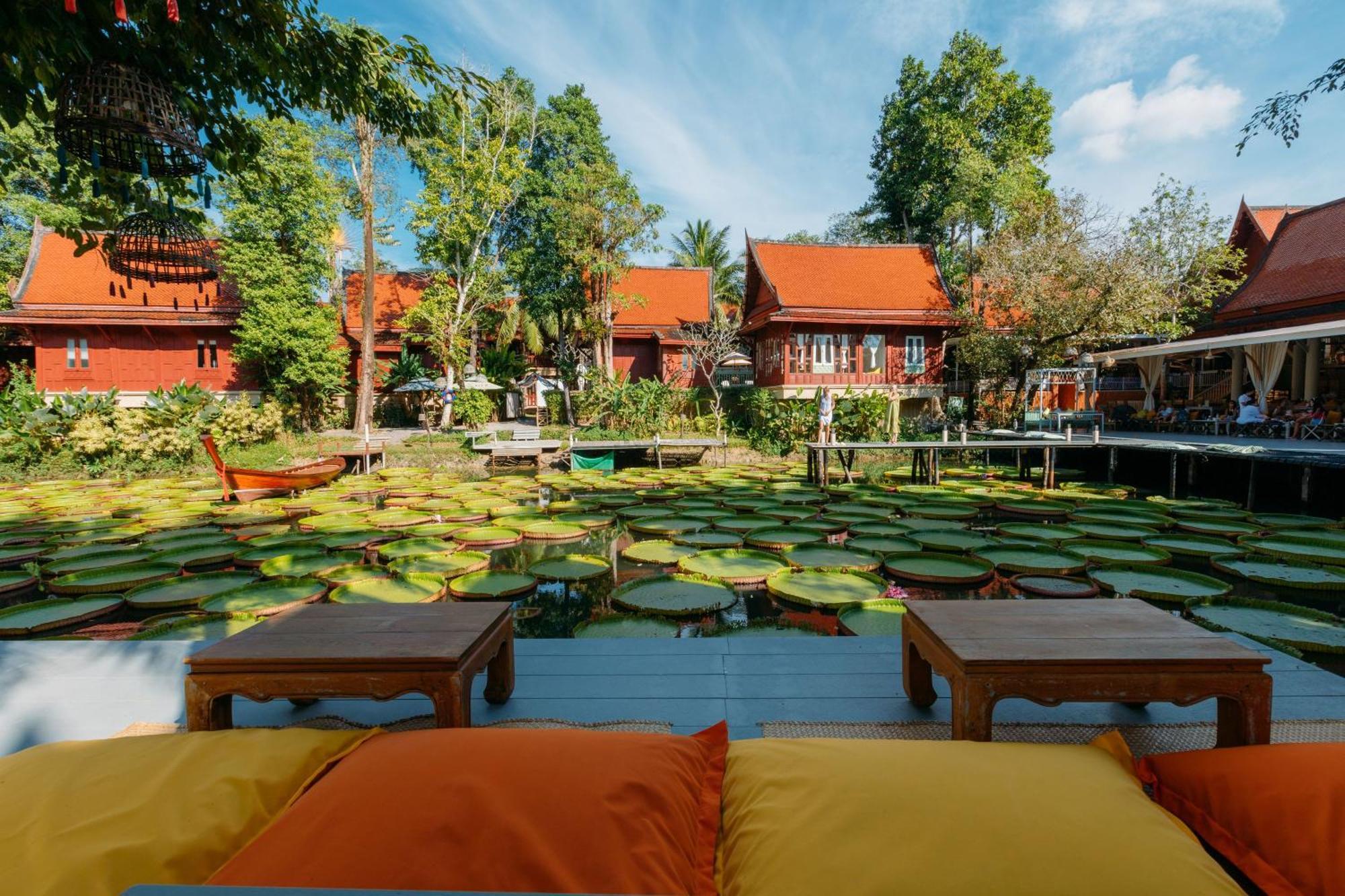 Villa Poolside