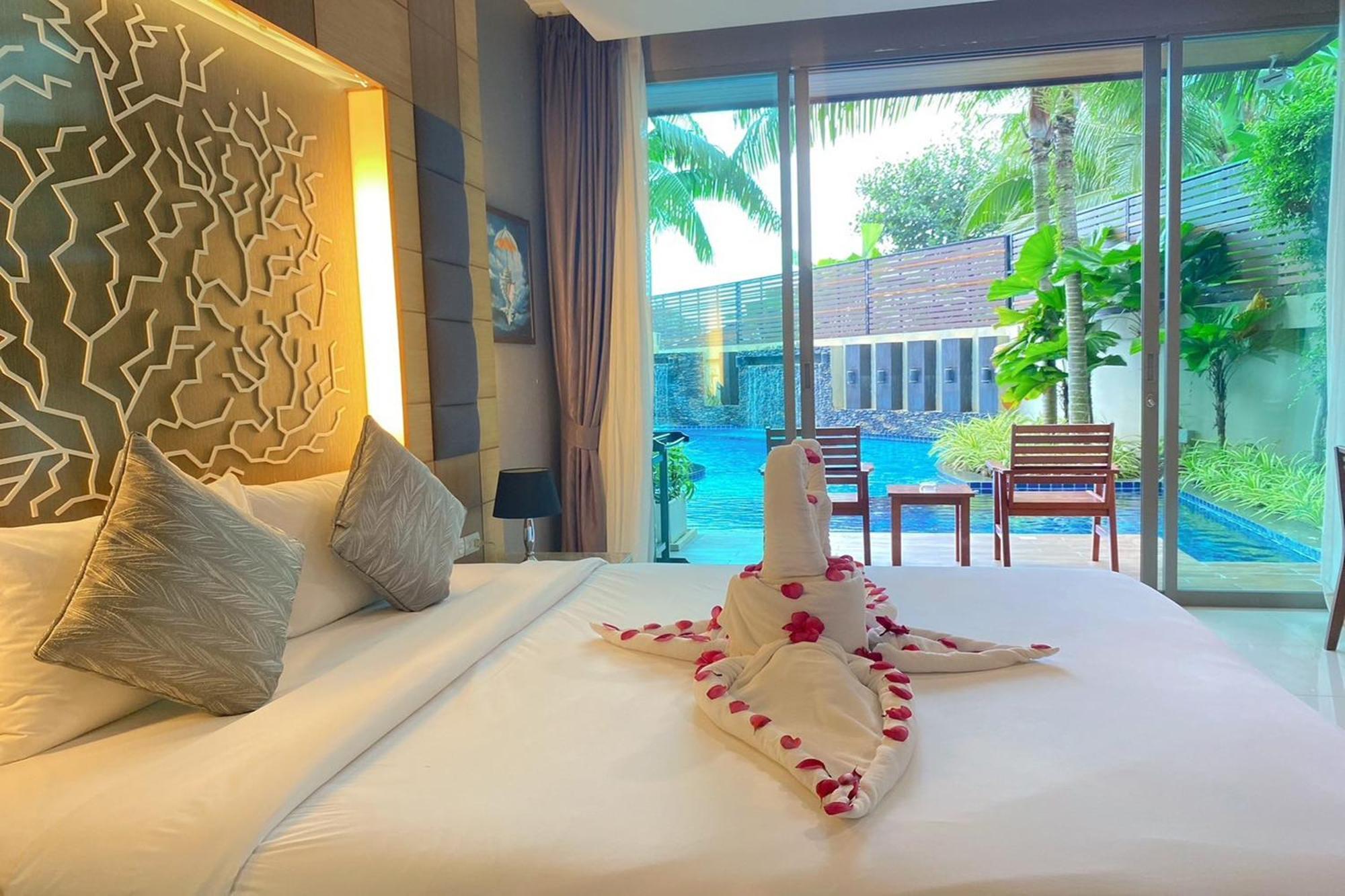Deluxe Double Room Pool Access