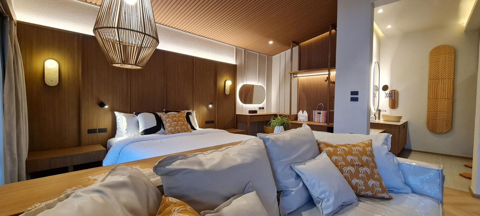 Junior Suite with Pool View,1611073802:JPEG