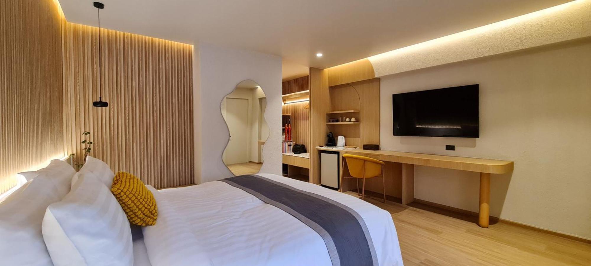 Deluxe King Room