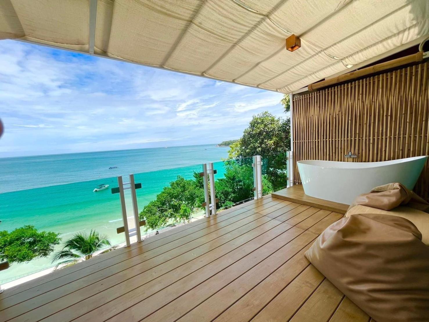 Deluxe Double Room with Balcony and Sea View