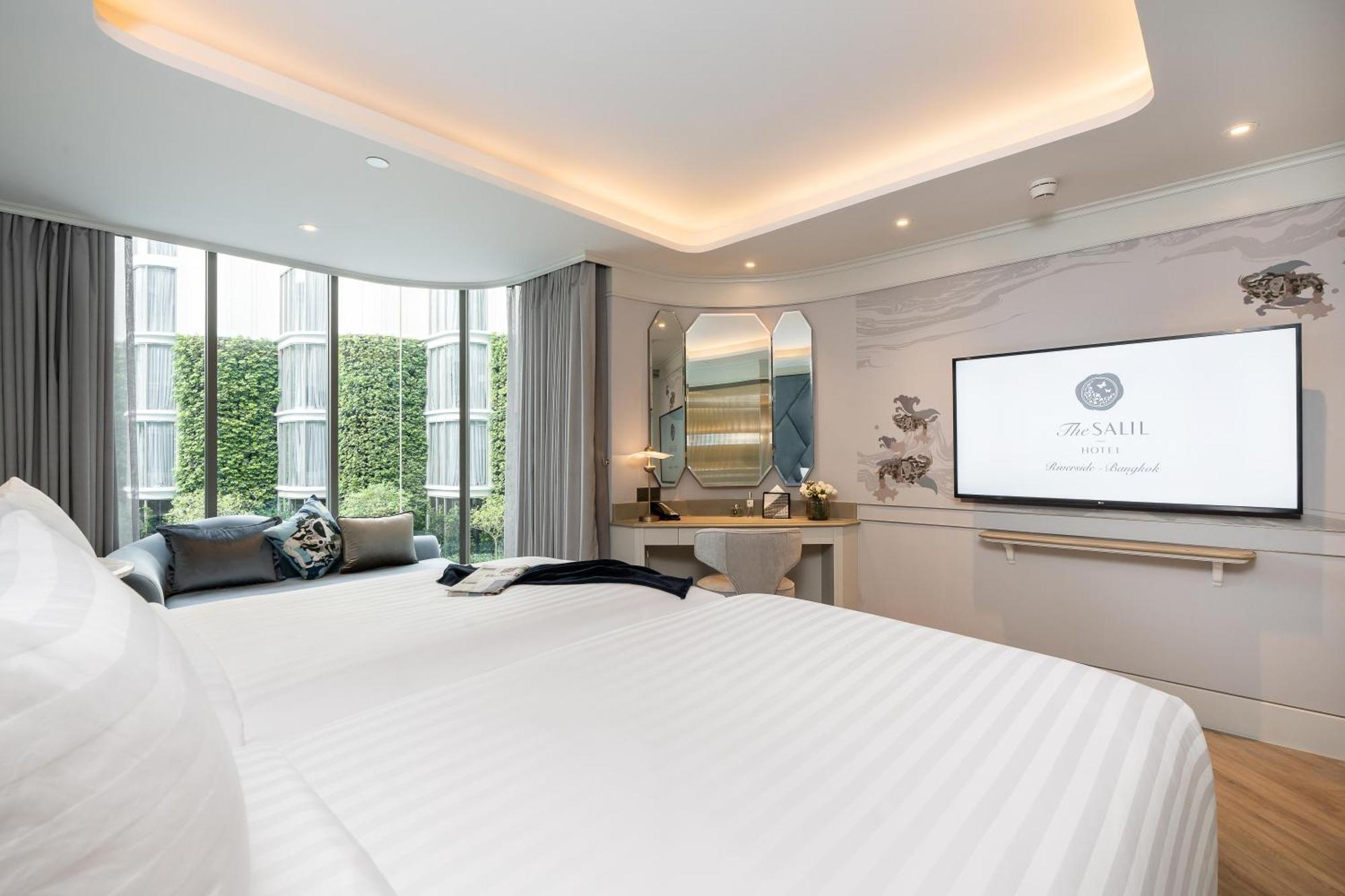 Deluxe Room Pool View