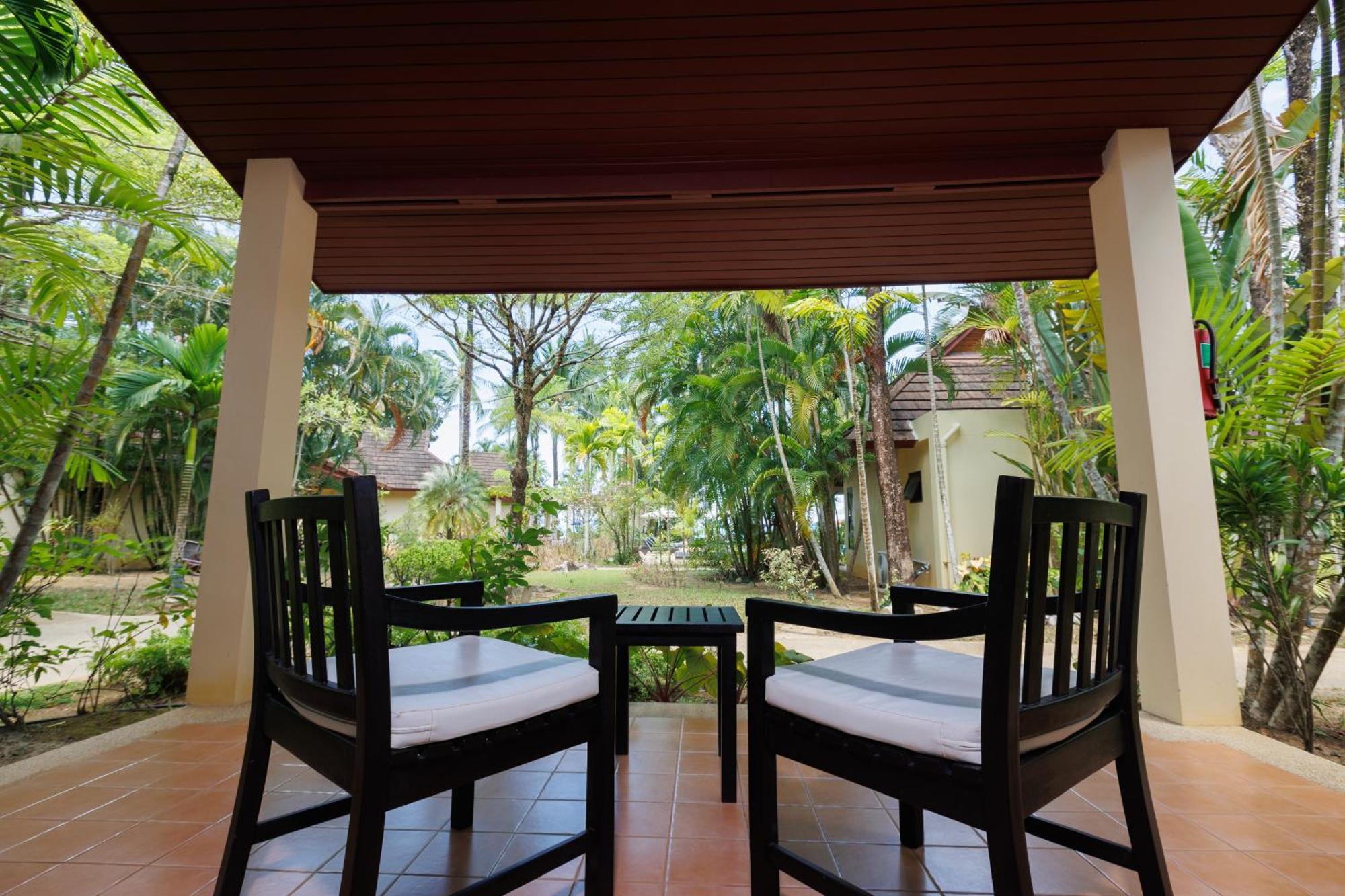 Bungalow Garden View