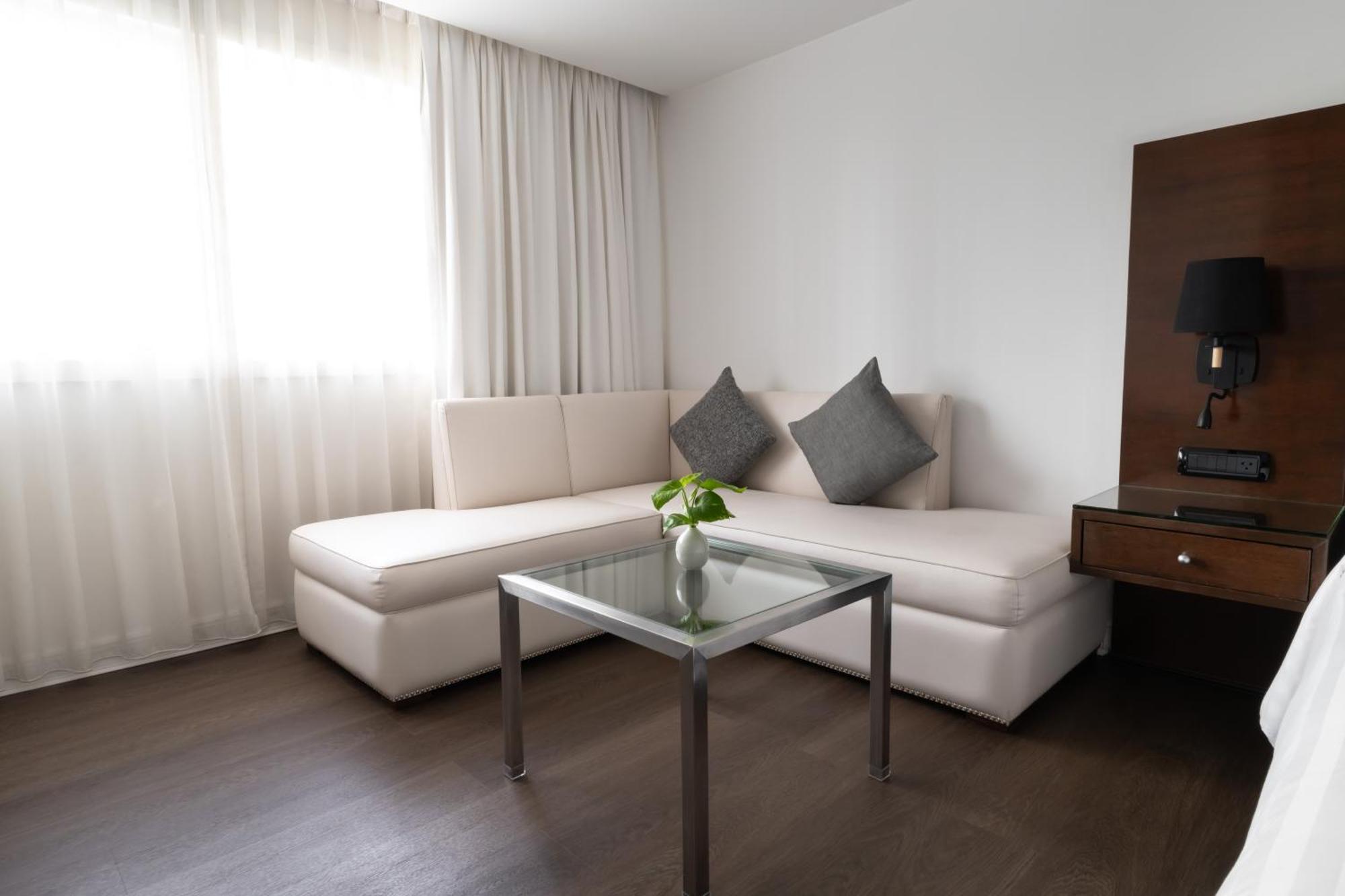 Grand Bronze Queen Single Room