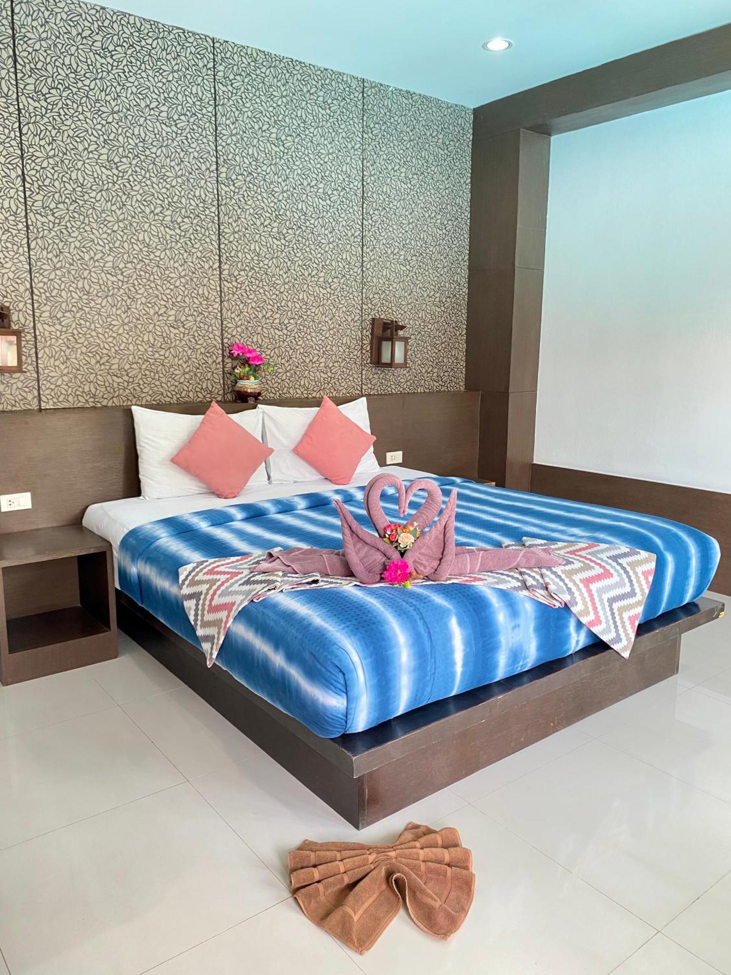 Deluxe Double Room Pool View