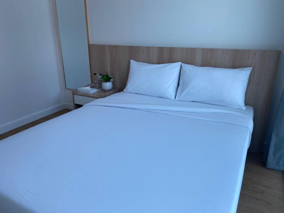 Room 6 hours only