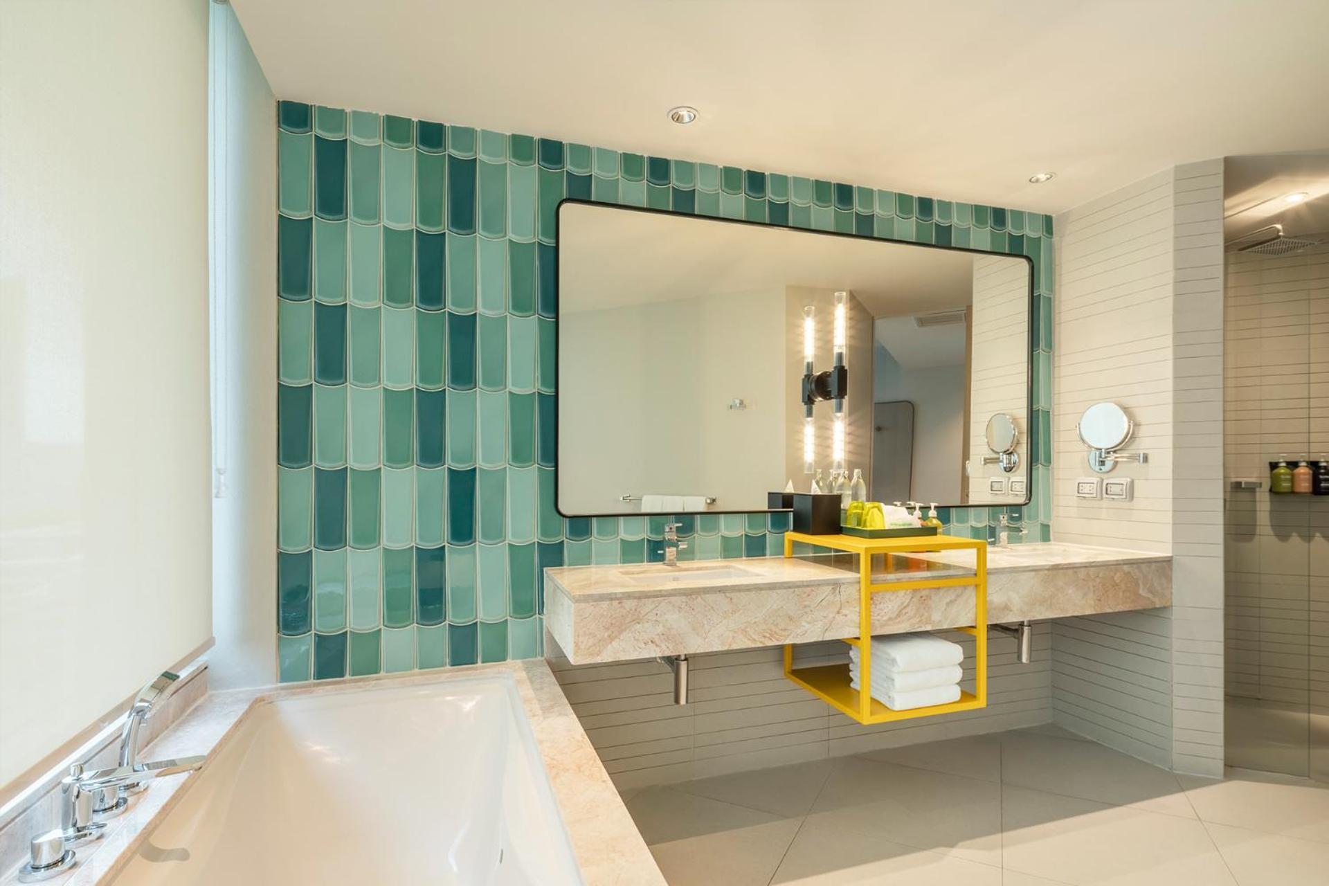 One-Bedroom King Suite with Sea View - Bay Tower