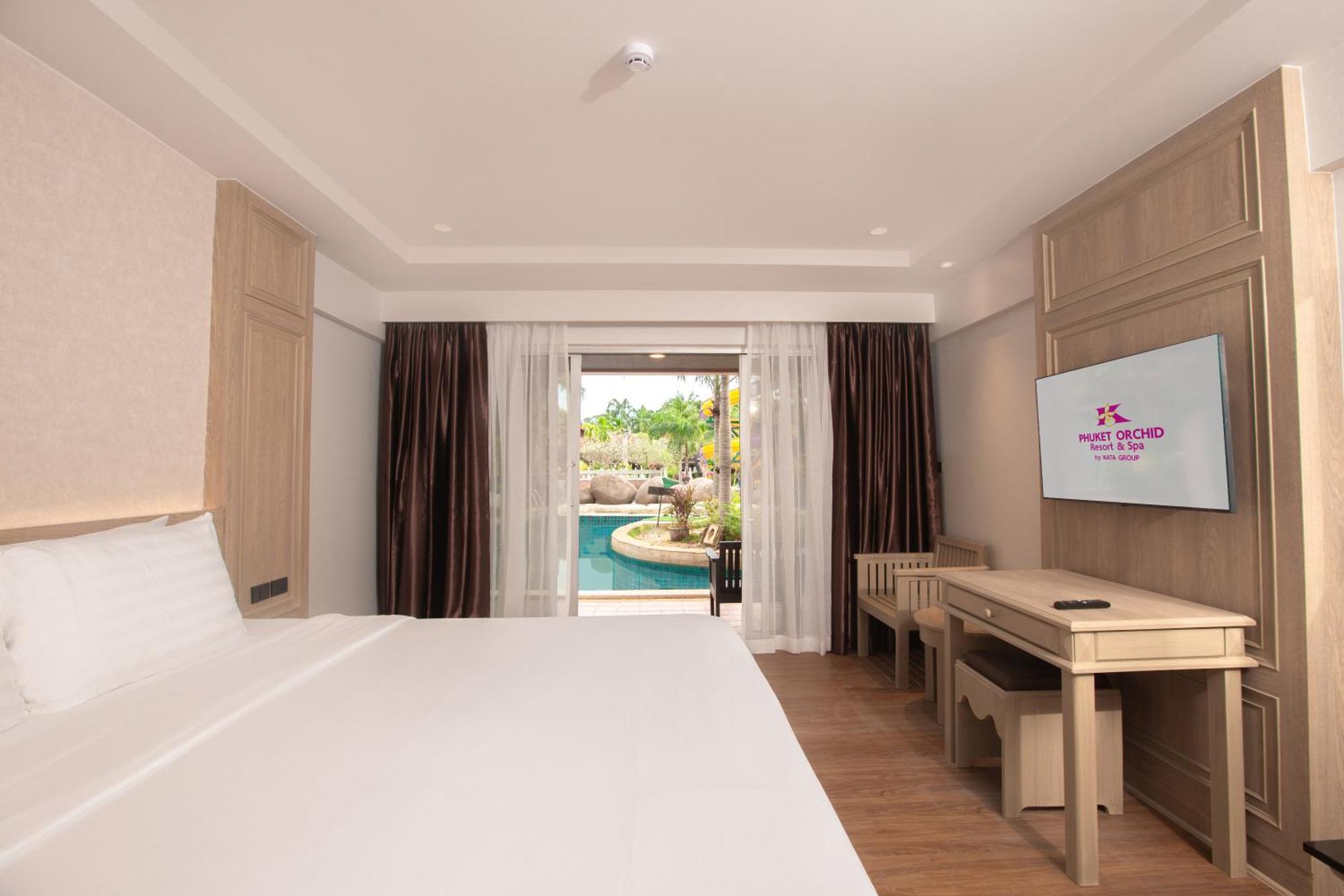 Pool Access Room