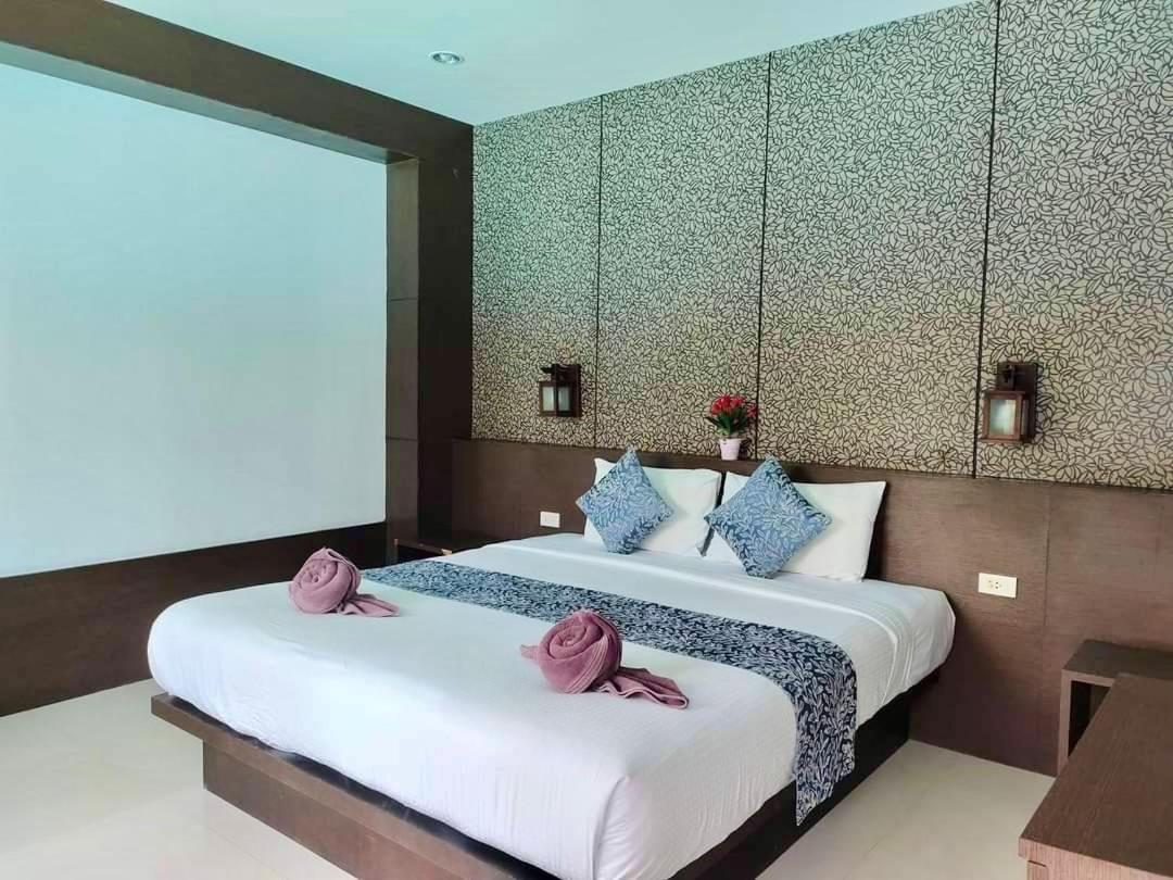Deluxe Double Room Pool View