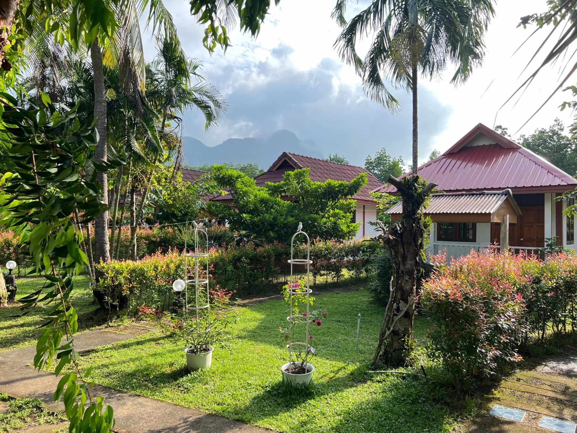 Bungalow Garden View