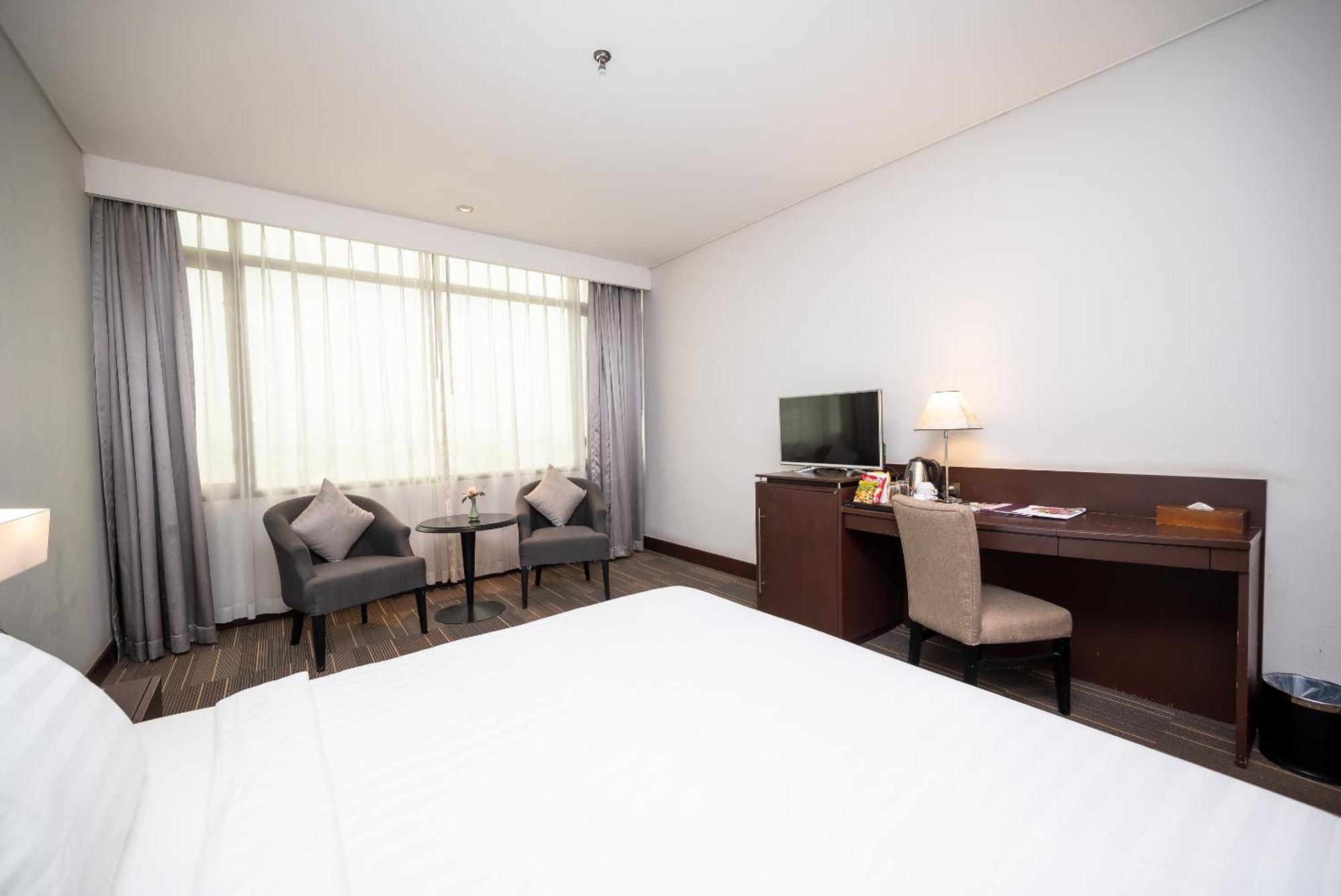 Deluxe Double or Twin Room City View