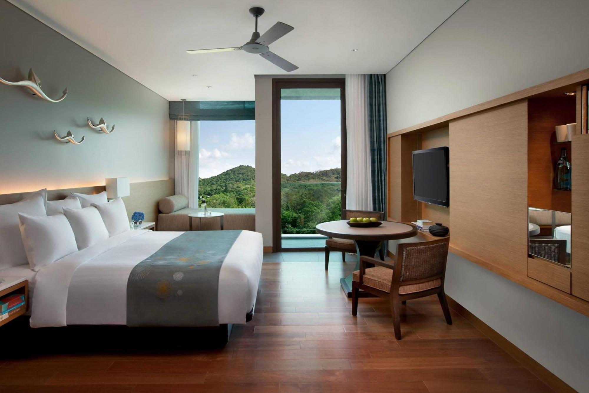 Deluxe King Room with Mountain View,1626365220:JPEG