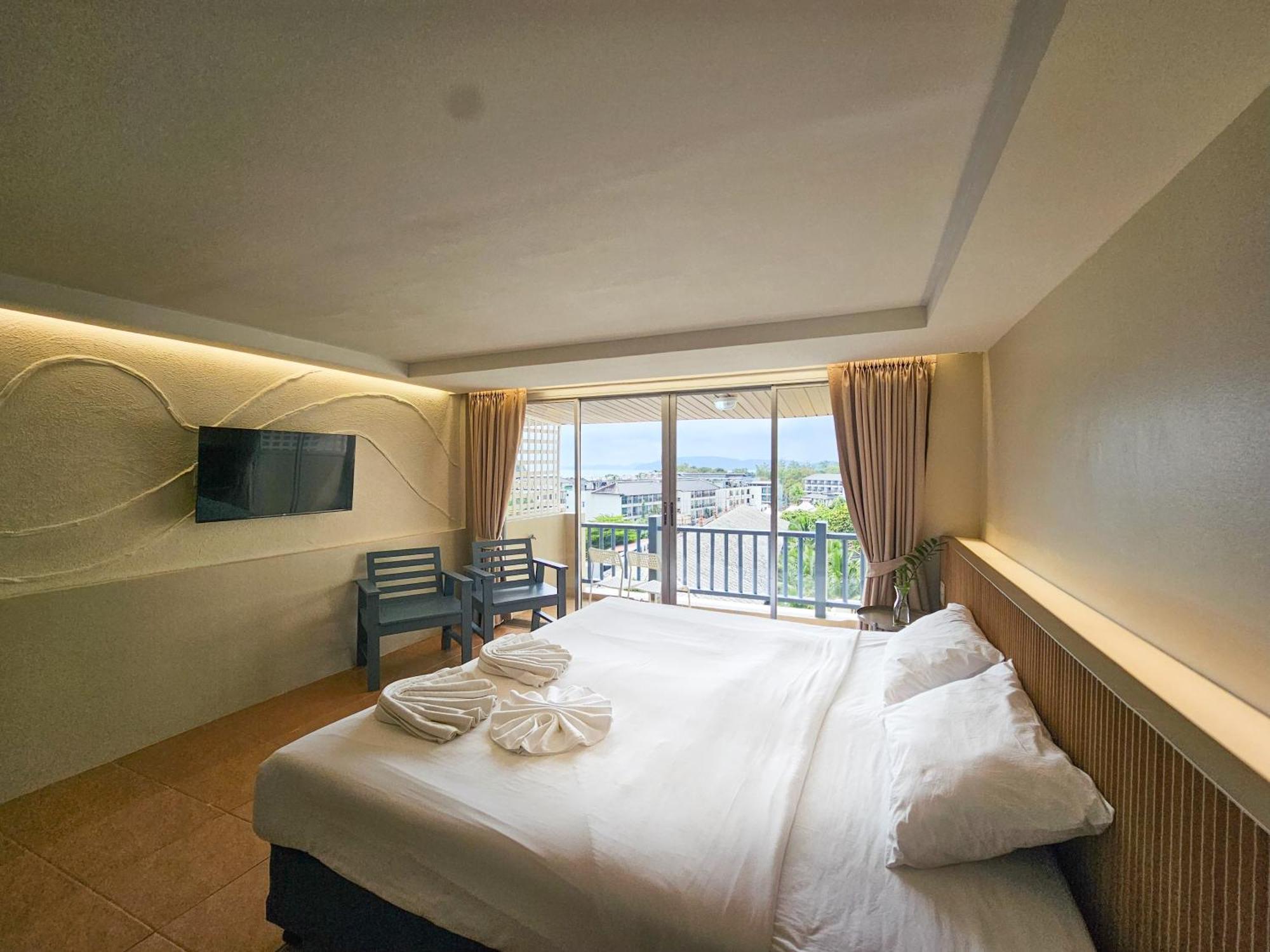 Double Room with Balcony and Sea View