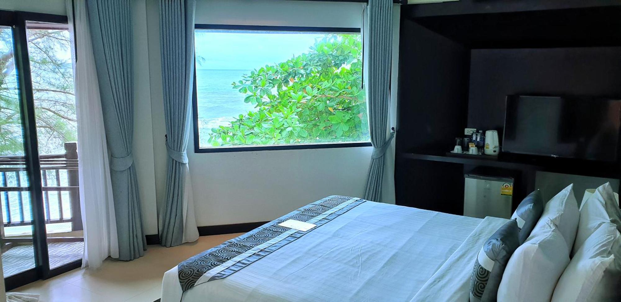 Deluxe Jacuzzi Room Sea View
