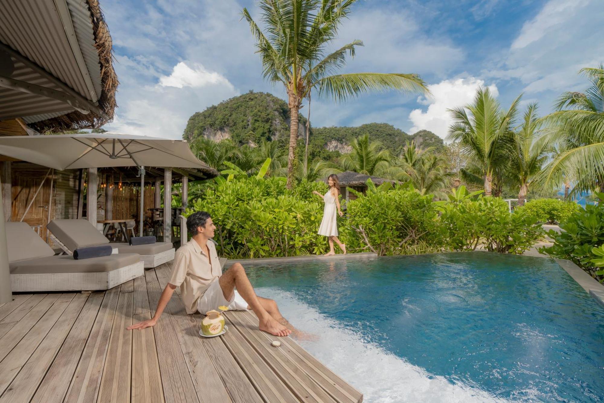 Beachfront Pool Villa