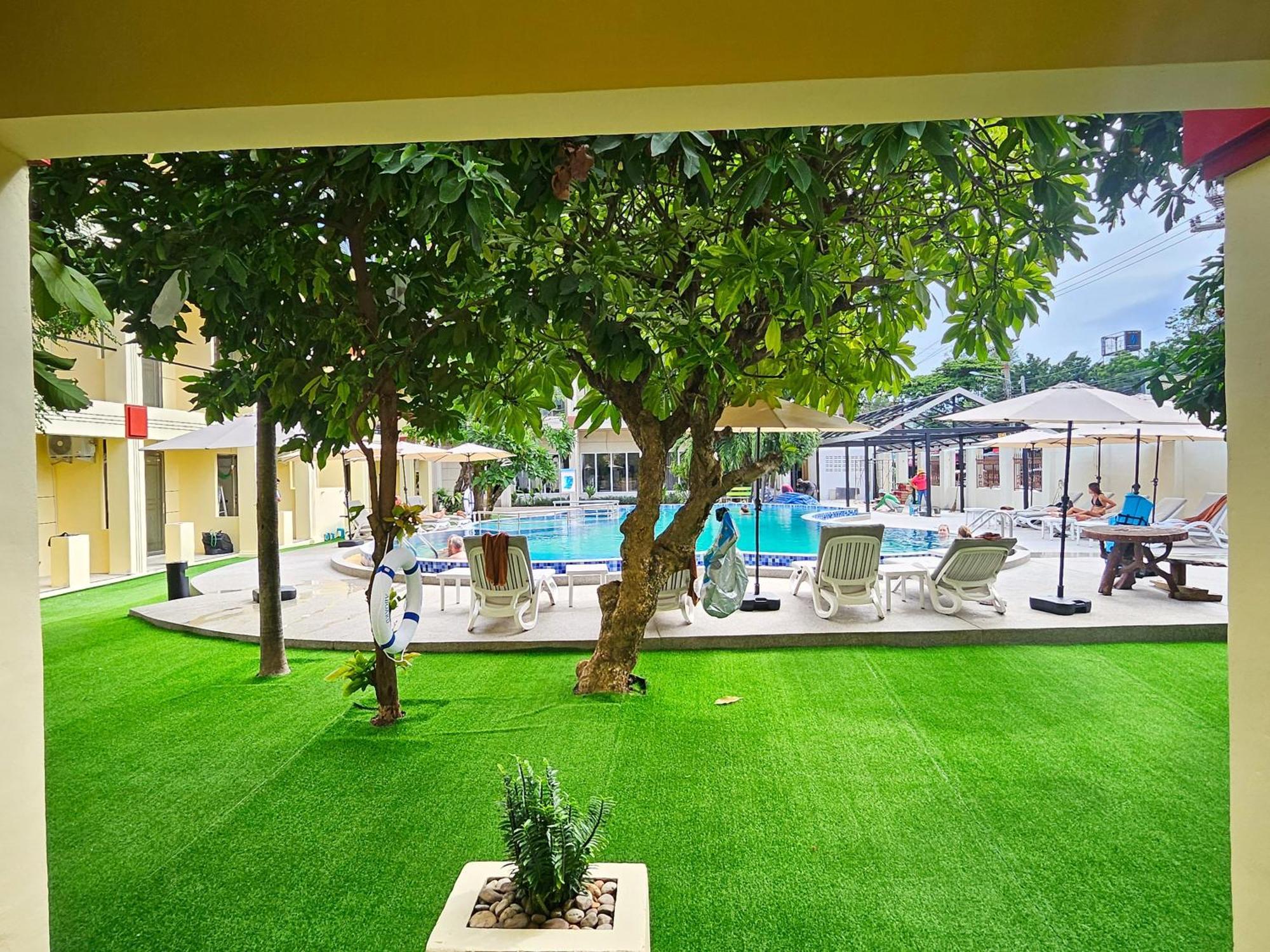 Deluxe Double or Twin Room with Pool Access,1634360588:JPEG