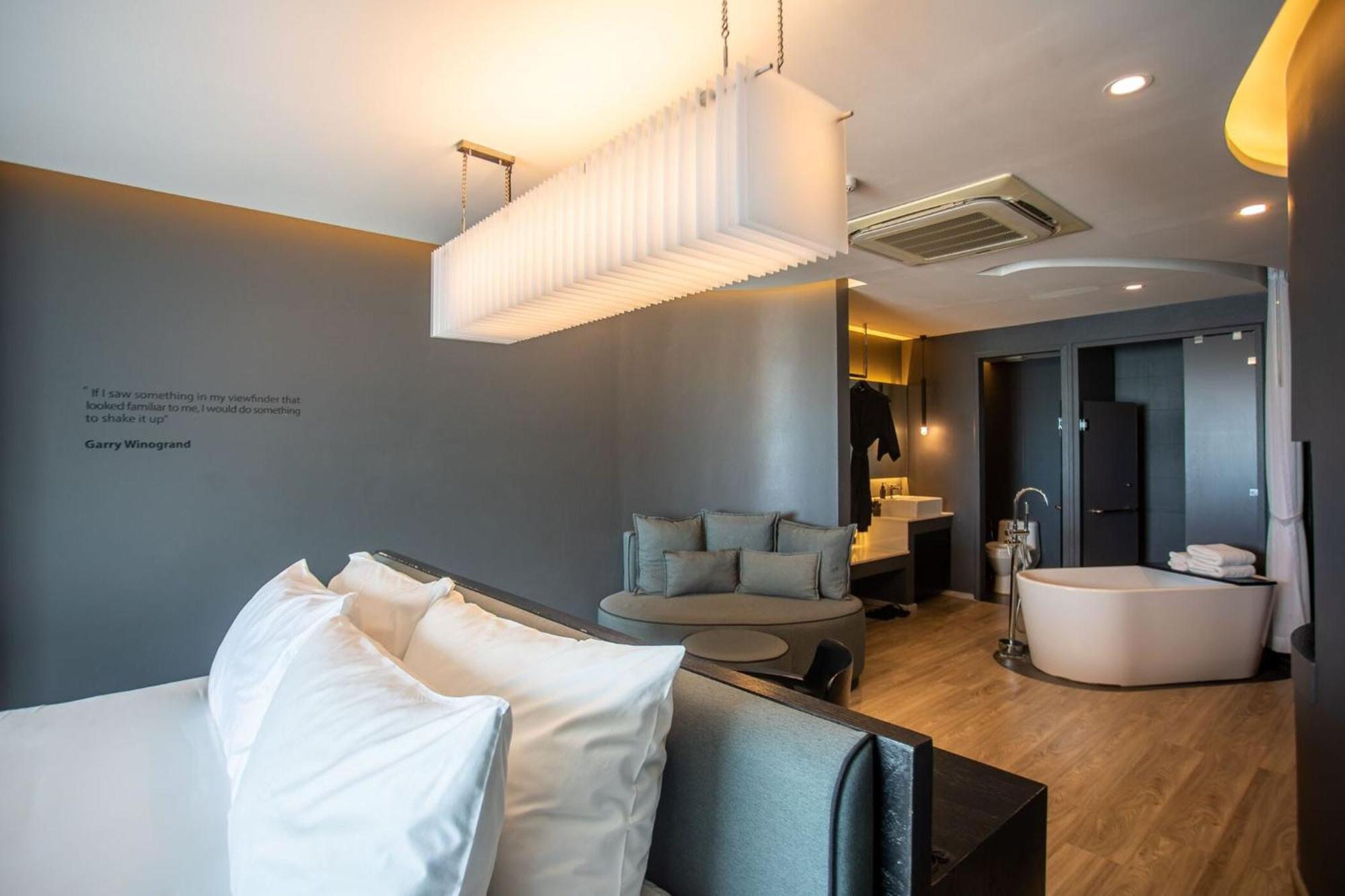 Deluxe Bathtub Seaview