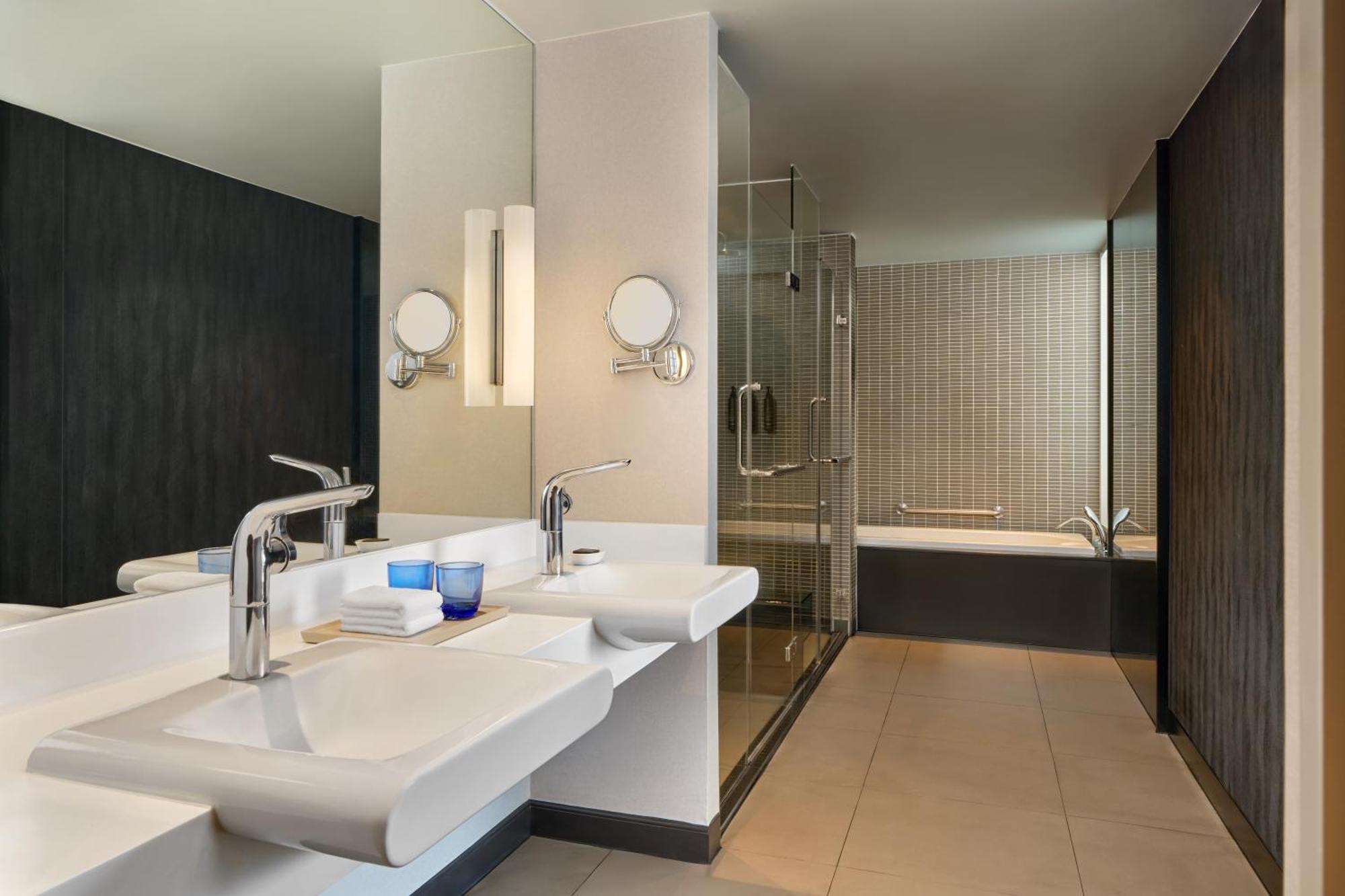 One-Bedroom Savvy King Suite City View High Floor,1638487279:JPEG