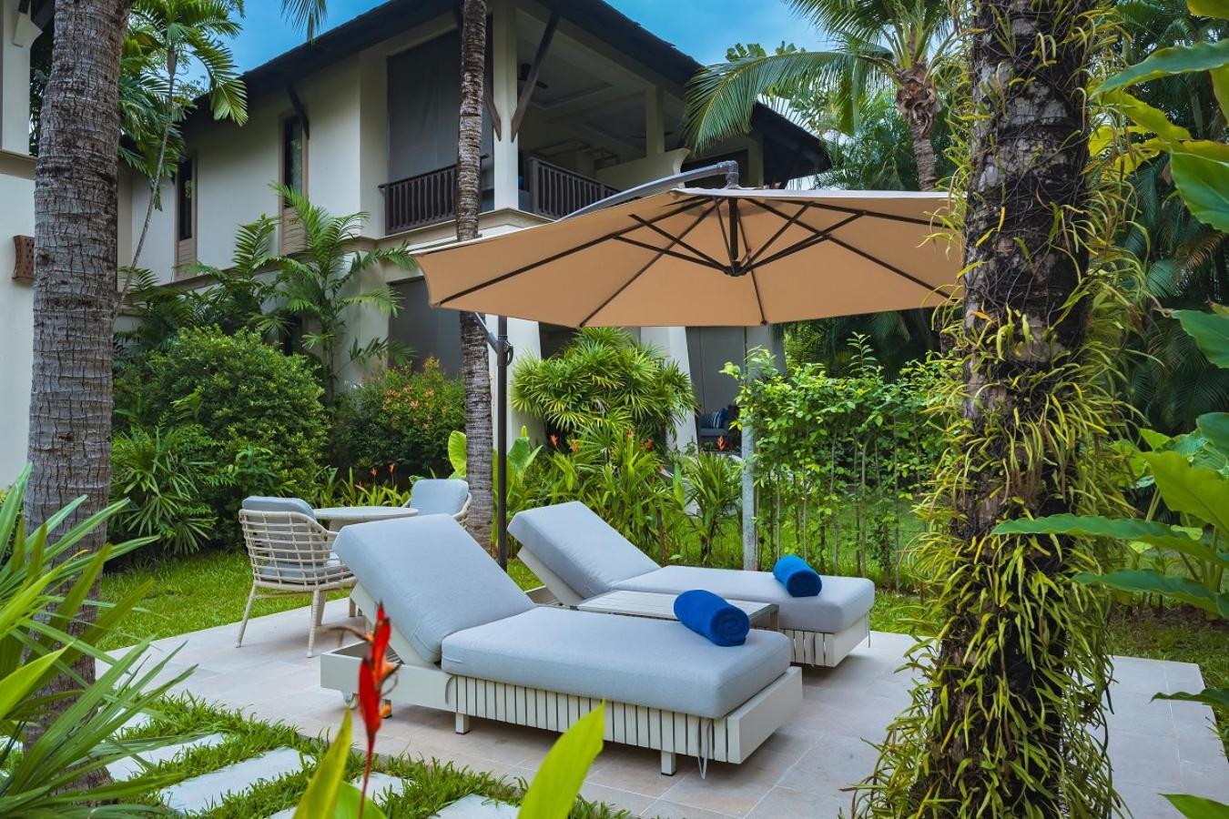 Deluxe Garden Pavilion King Room Lower Floor Airport Shuttle