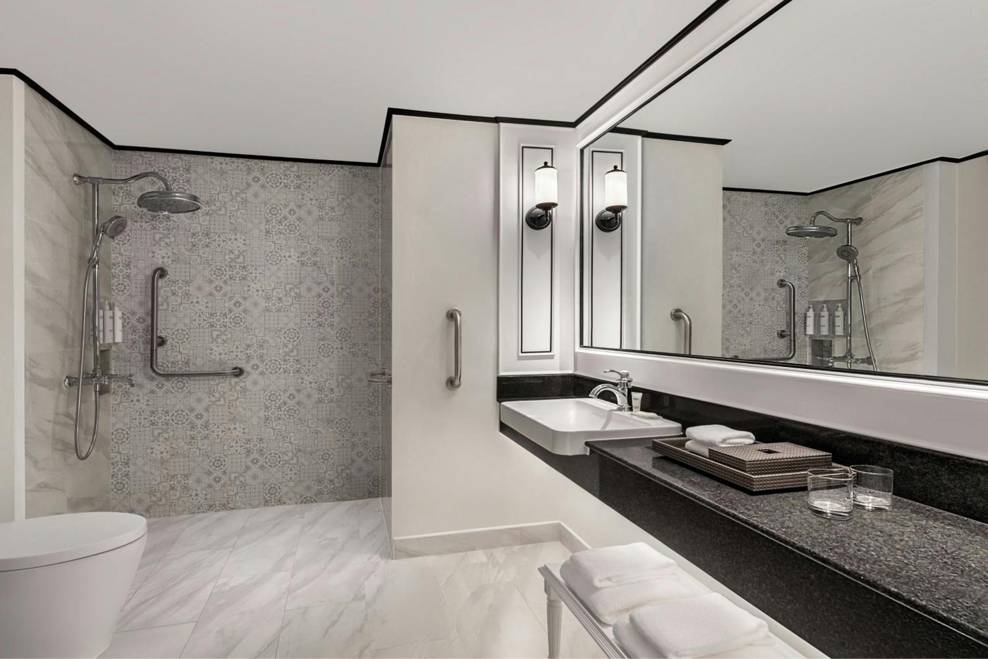 Deluxe King Room City View