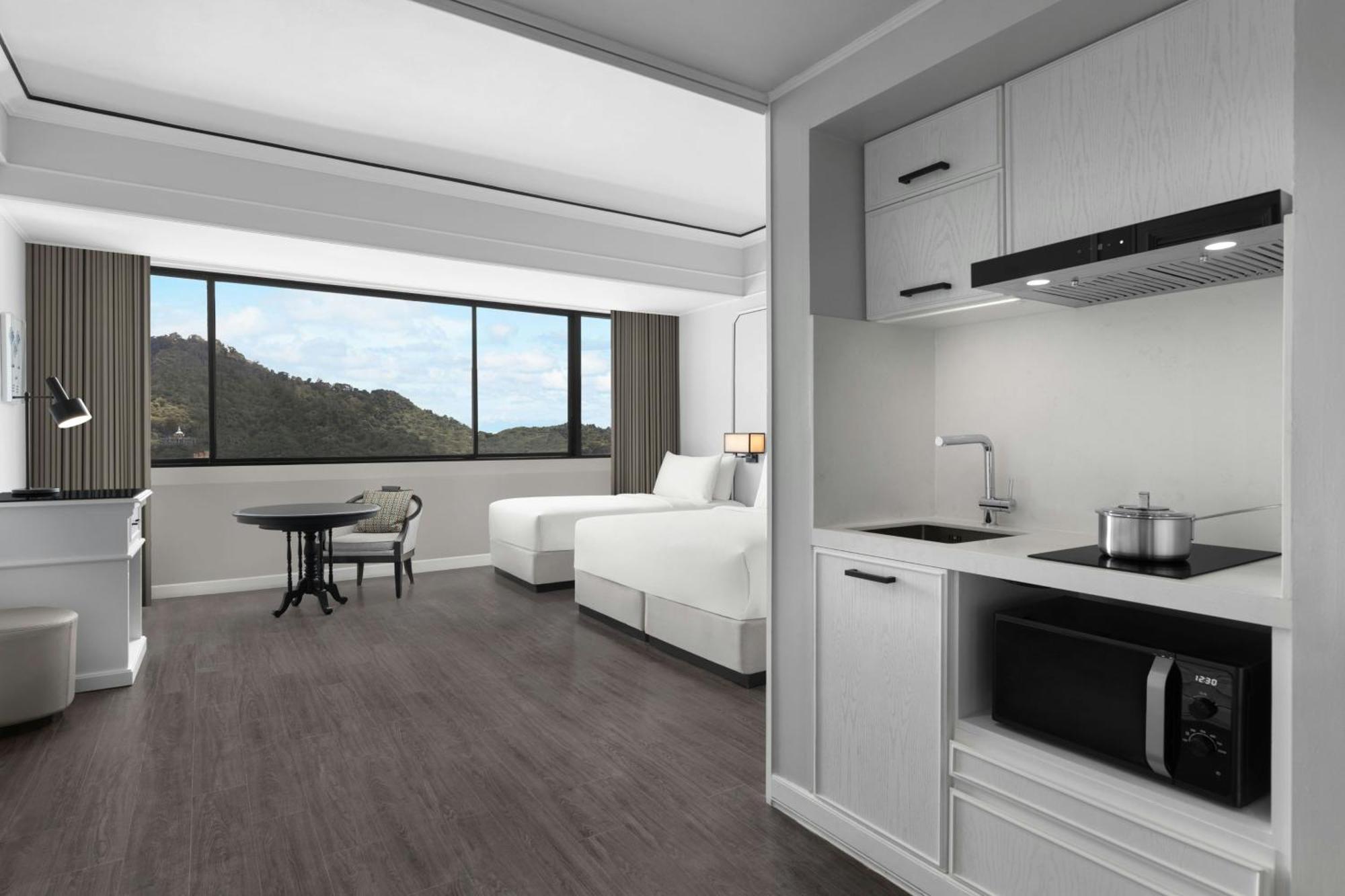 Family Room City View