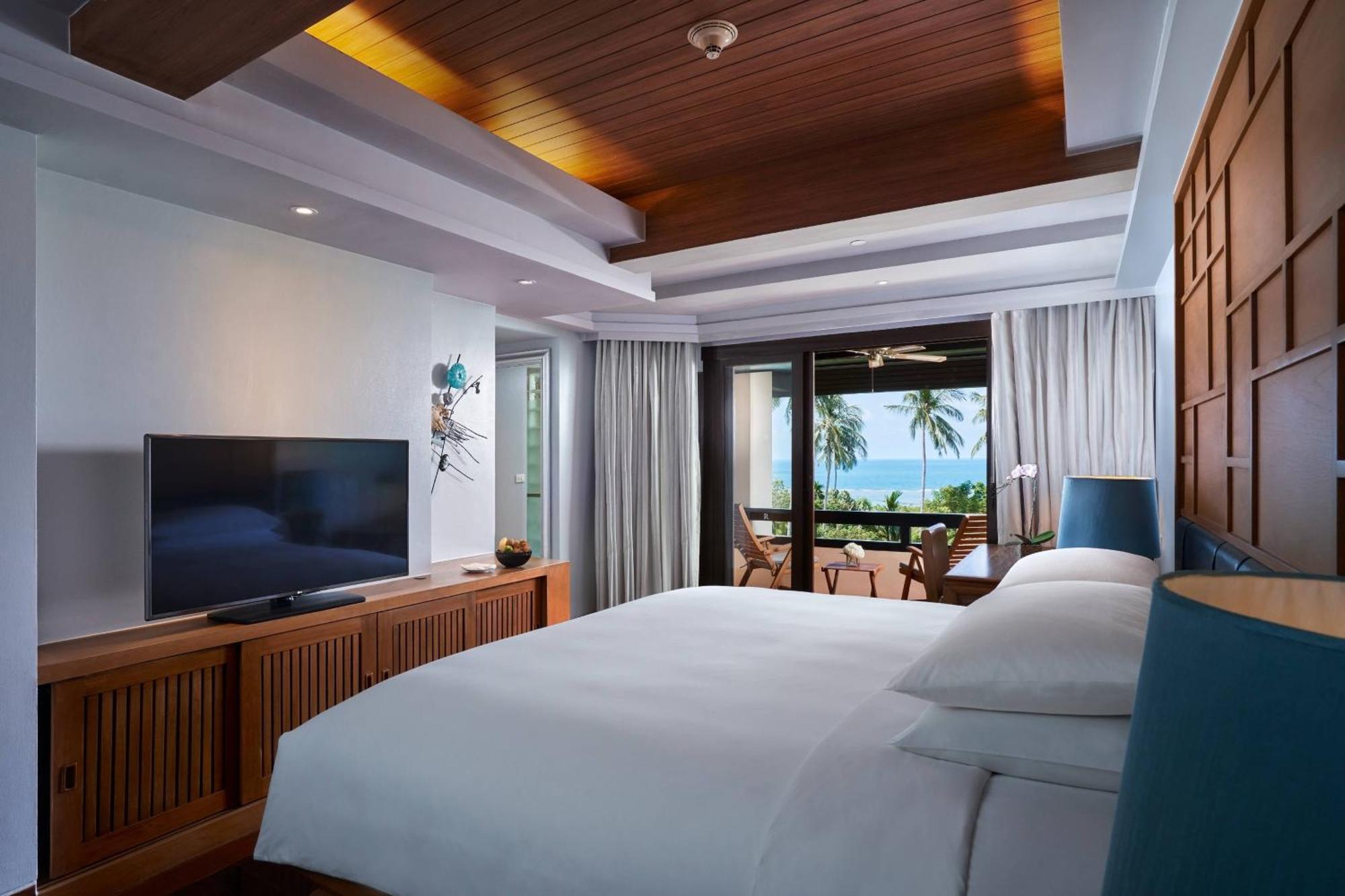 Deluxe Sea View Guest room 1 King Bed