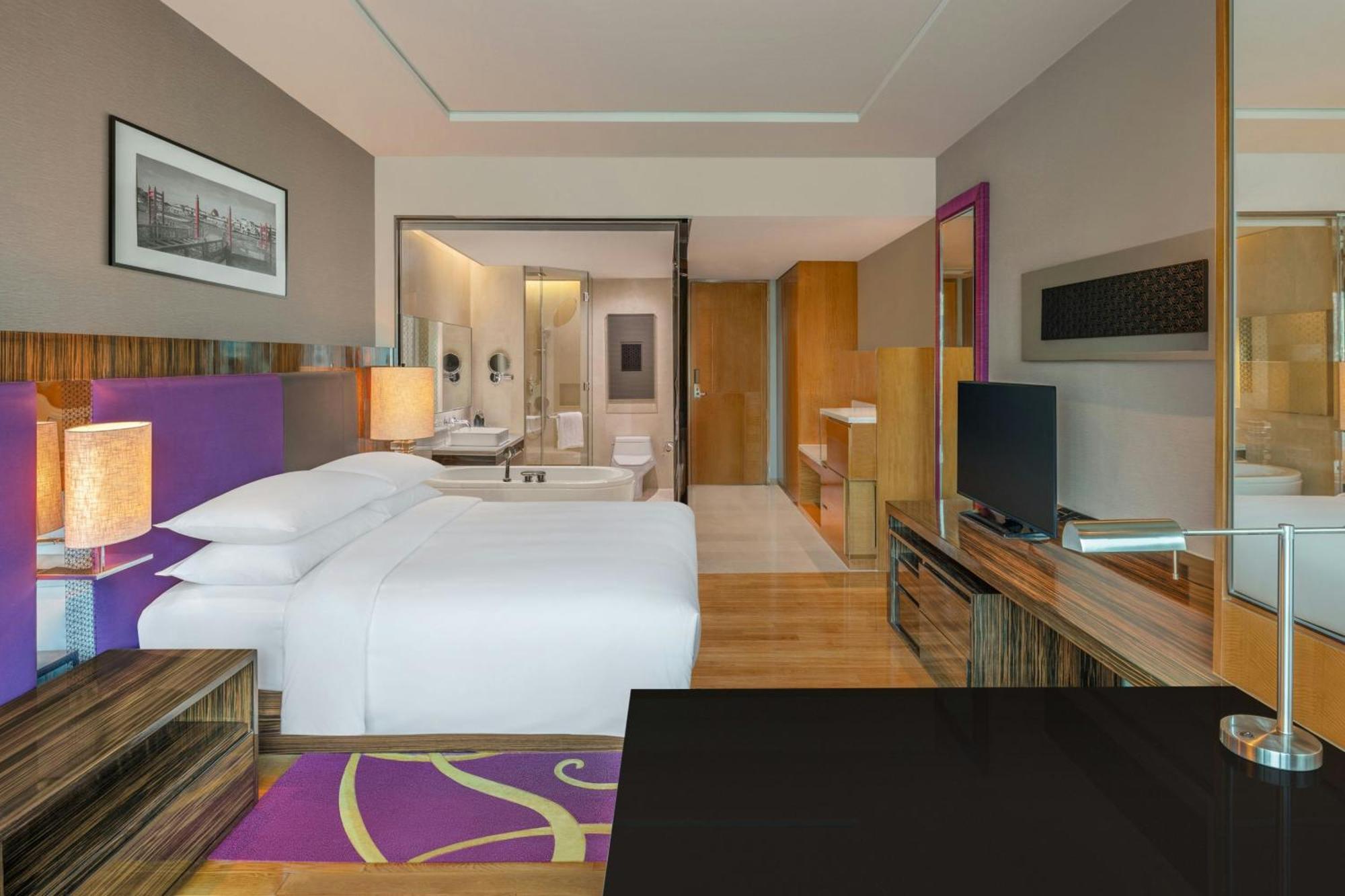 Deluxe Room King Bed