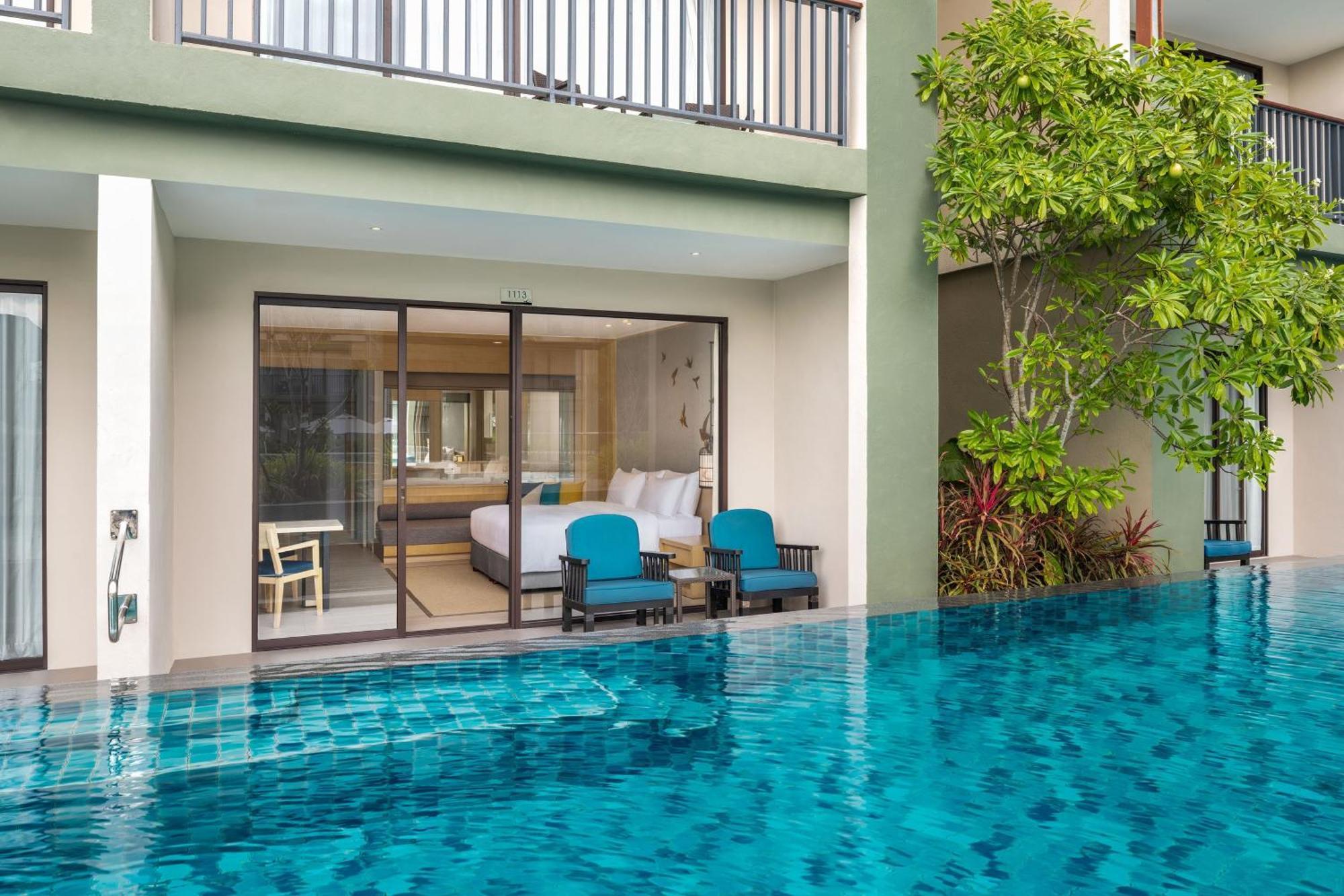 Large King Room Pool View Pool Access