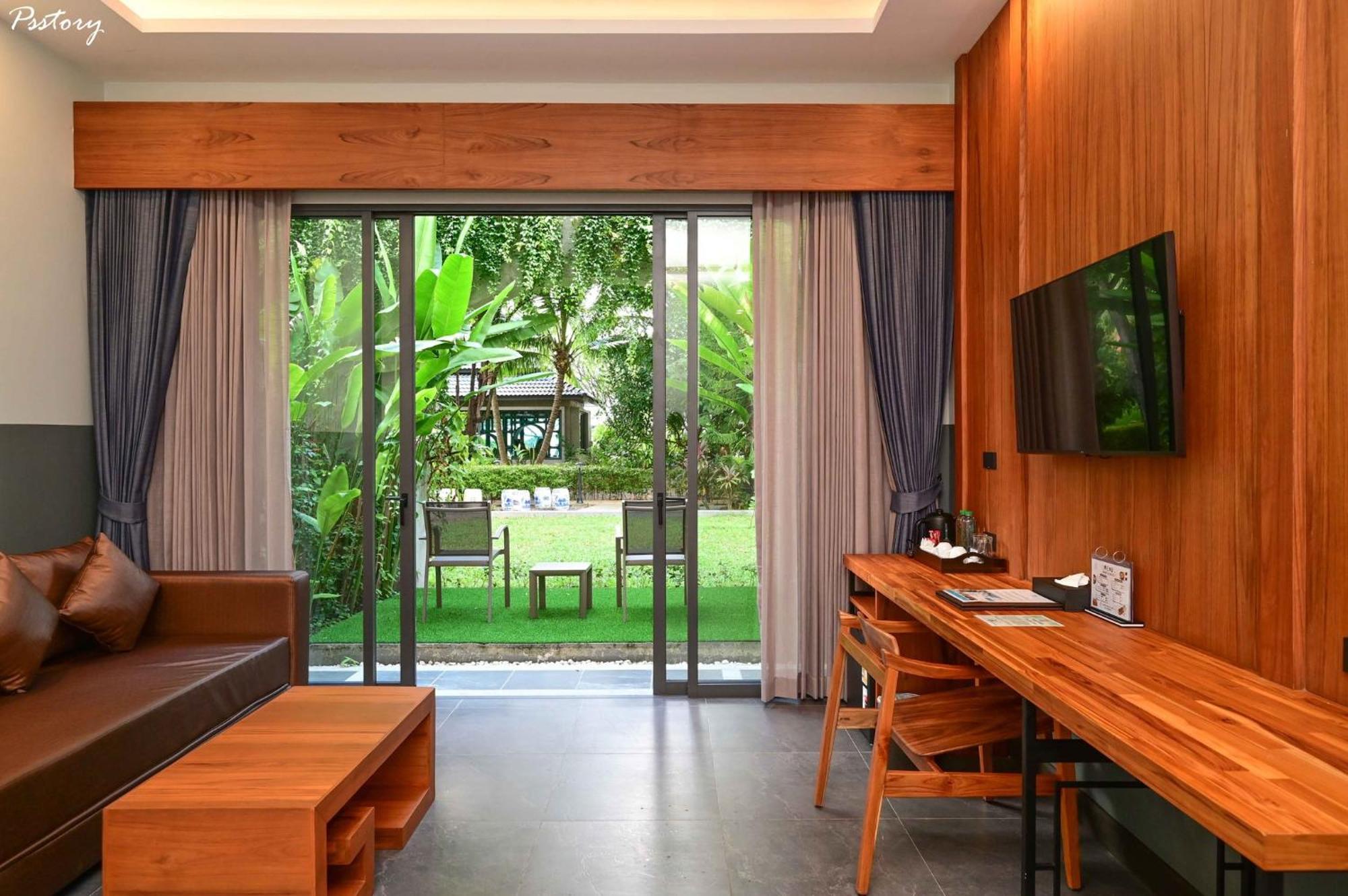 Premier Deluxe Suite Balcony