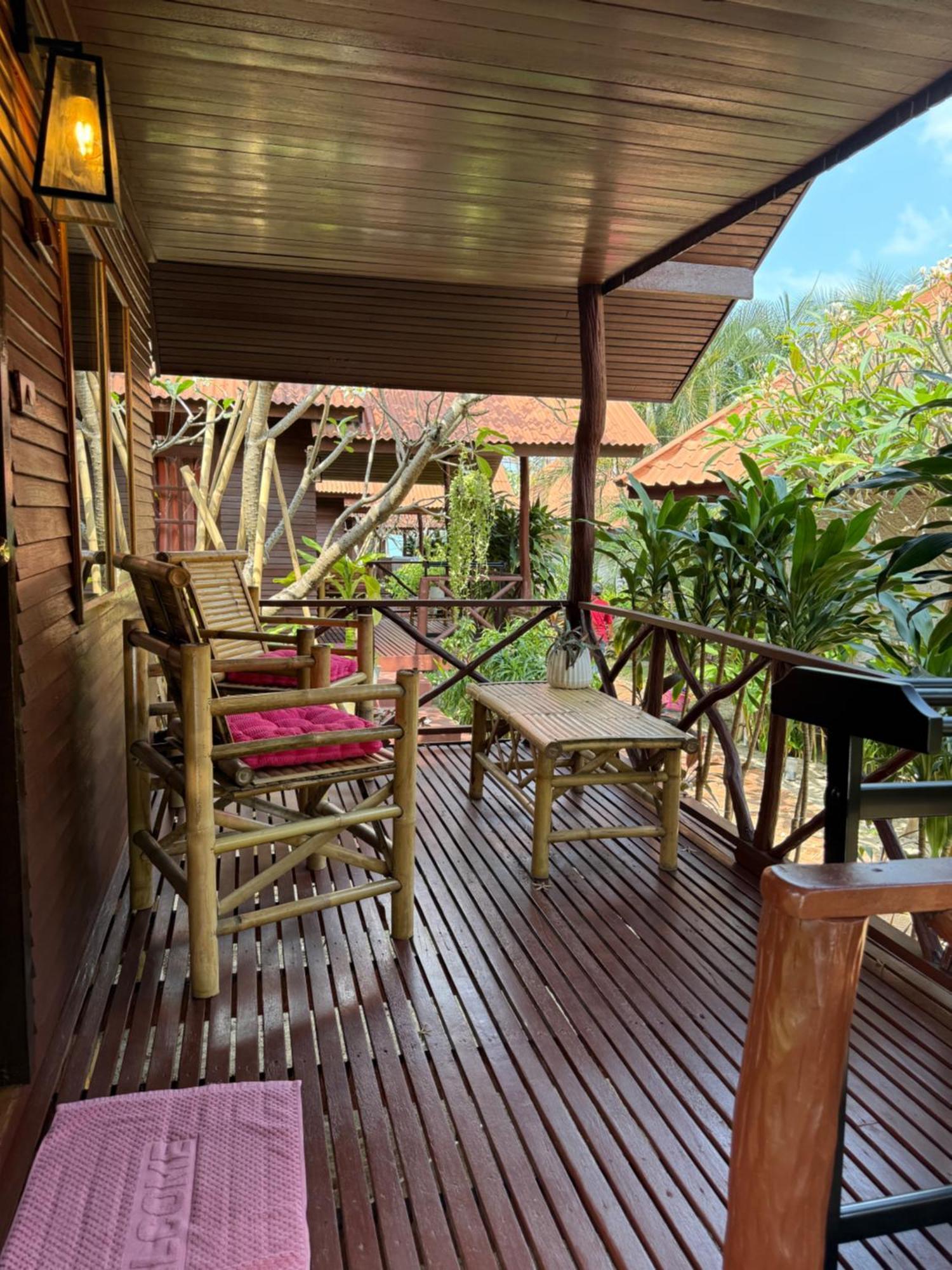 Bungalow Garden View