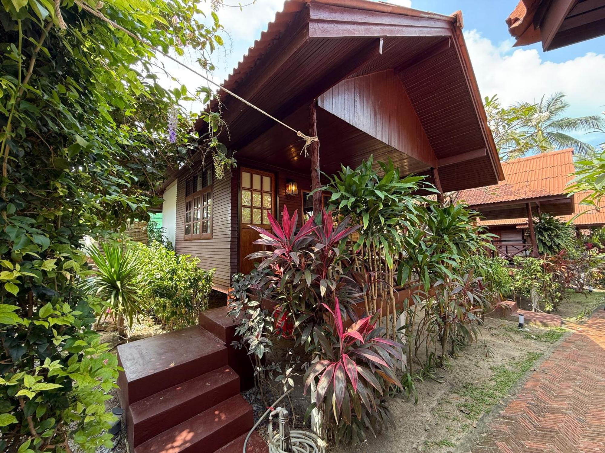 Bungalow Garden View
