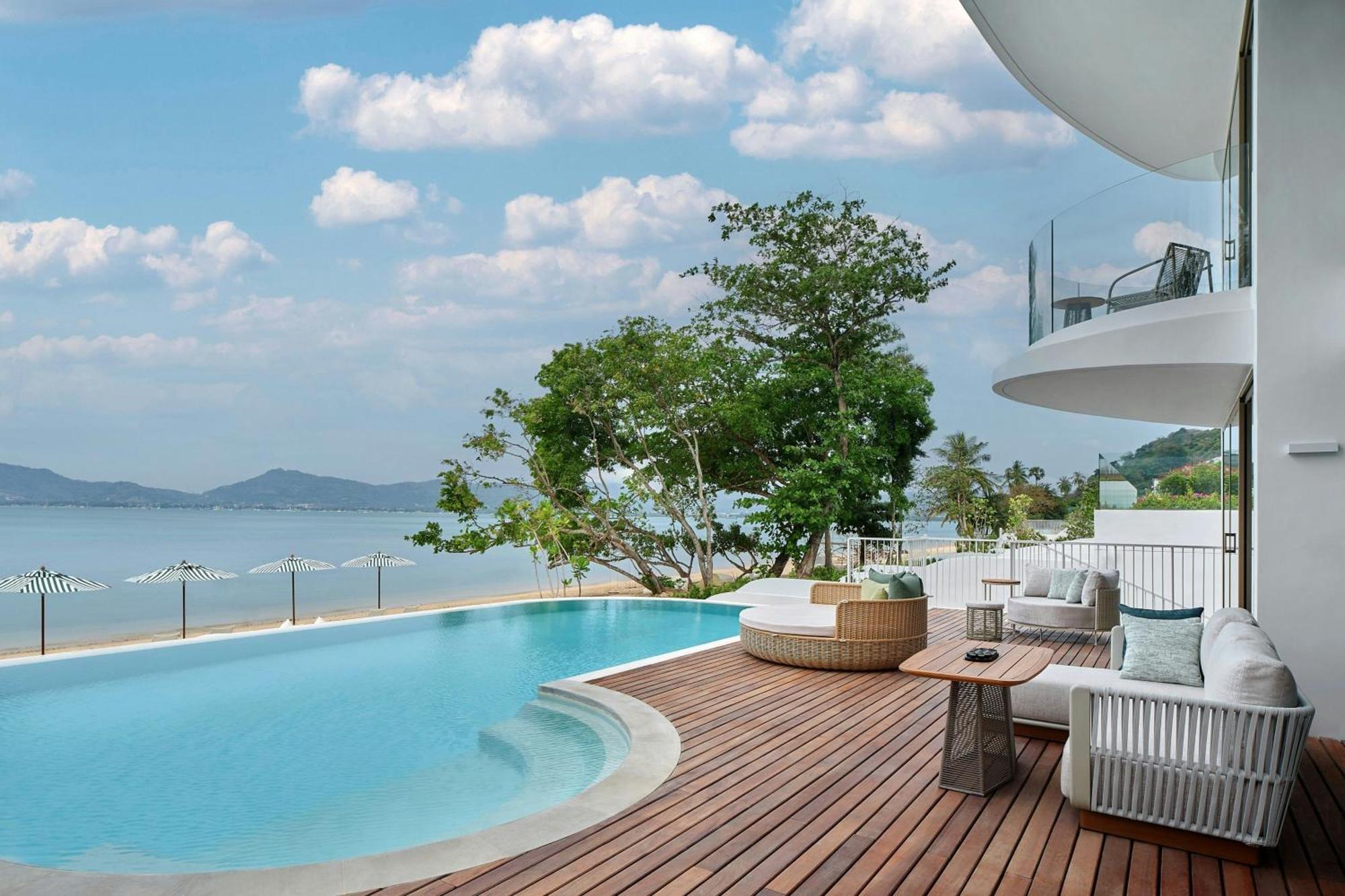 Three-Bedroom Villa - Beachfront Access