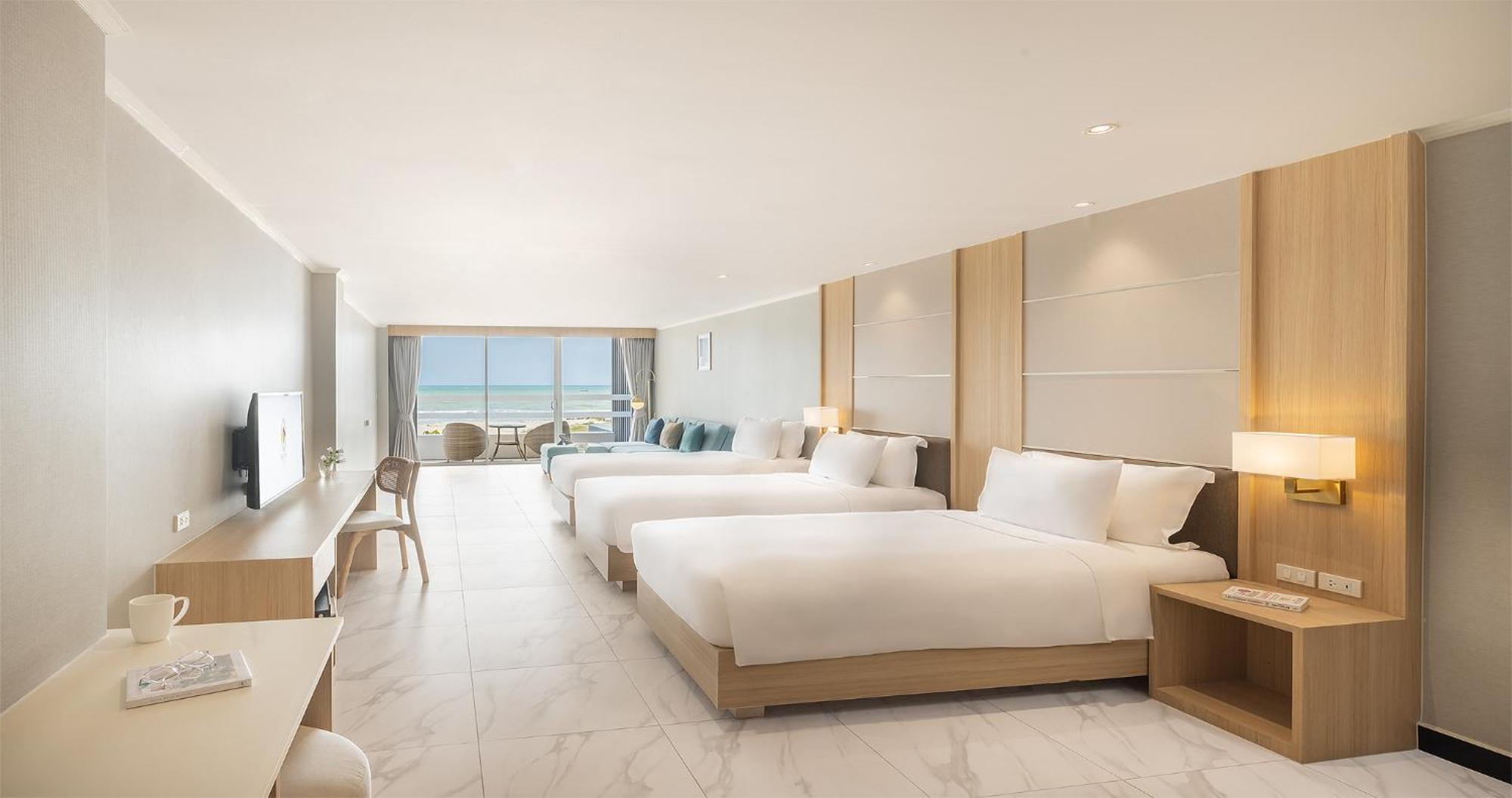 Deluxe Triple Seaview