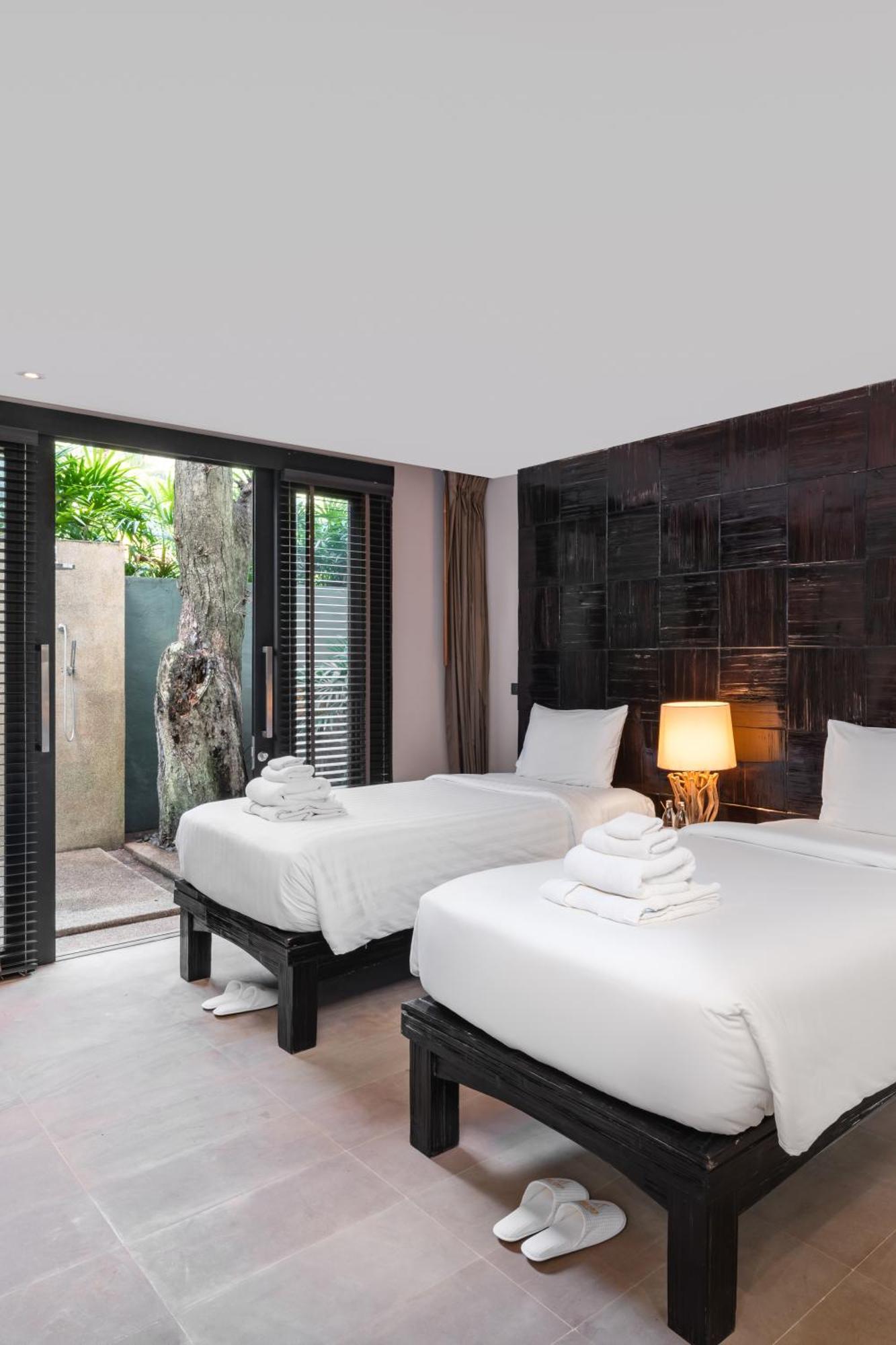 Pool Access 2 Bedroom Family Suite