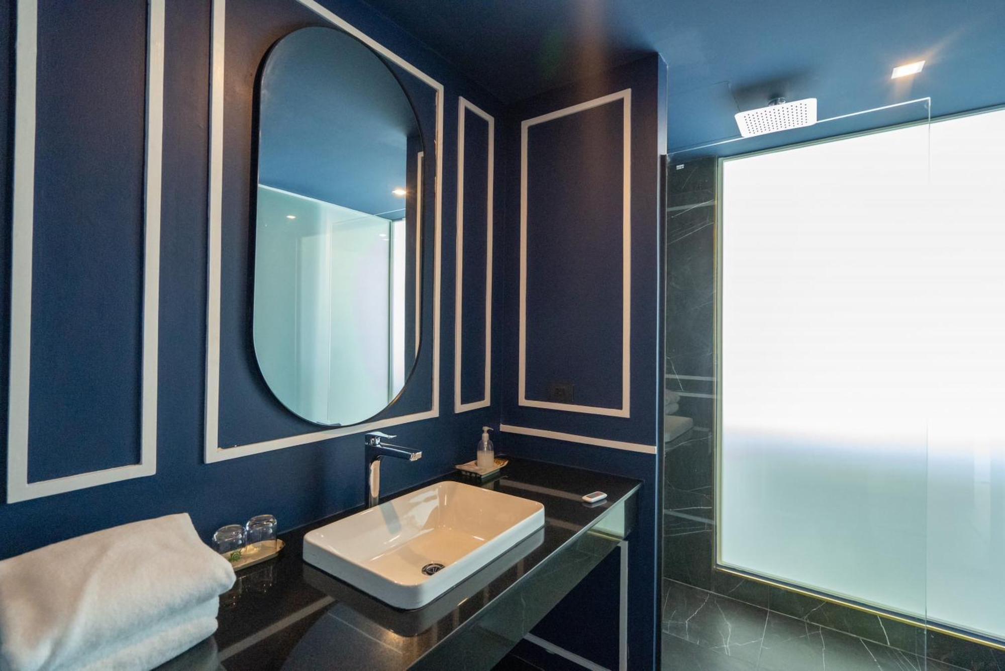 Executive Ocean Jacuzzi Room