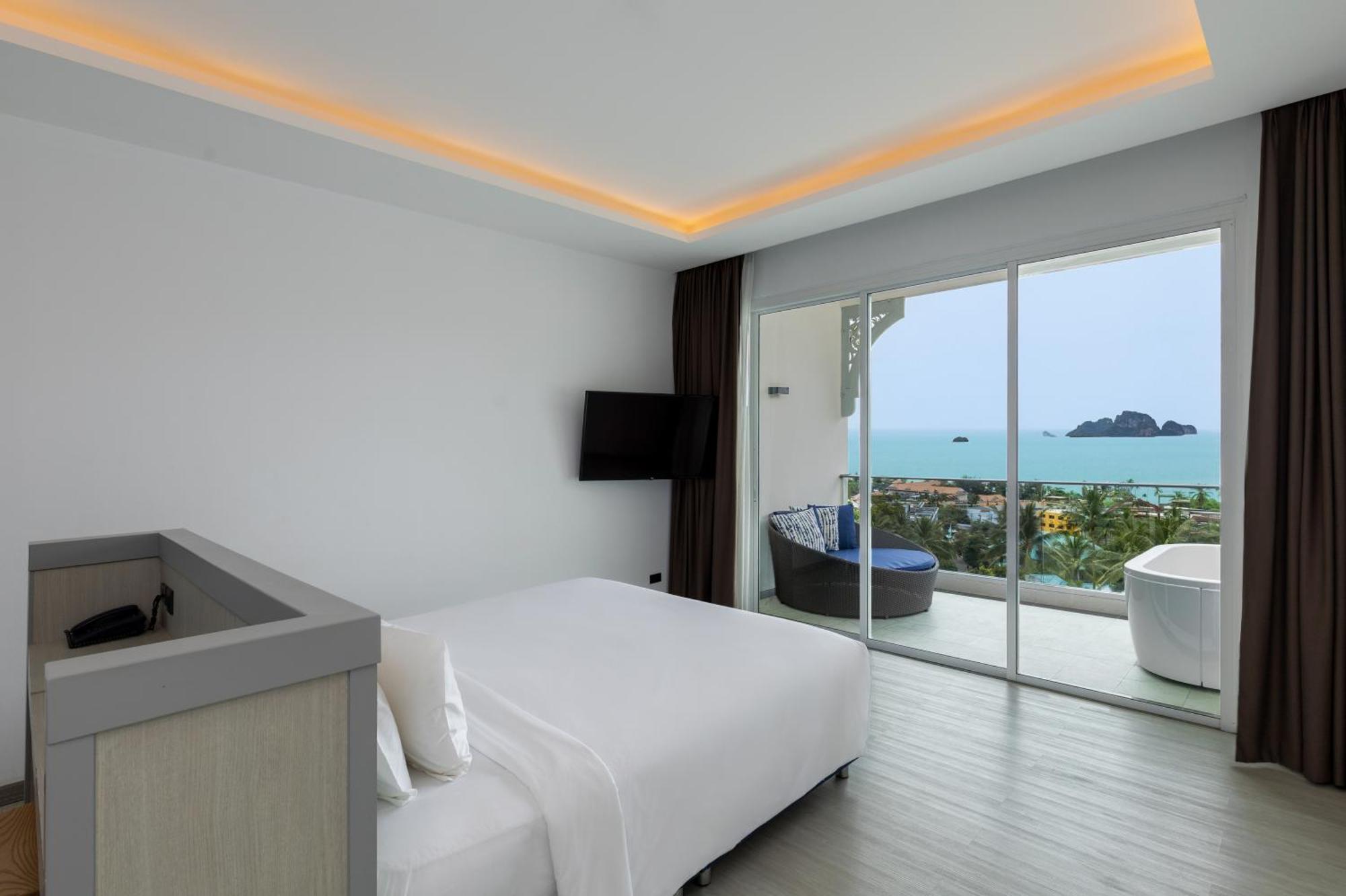 Executive Ocean Jacuzzi Room