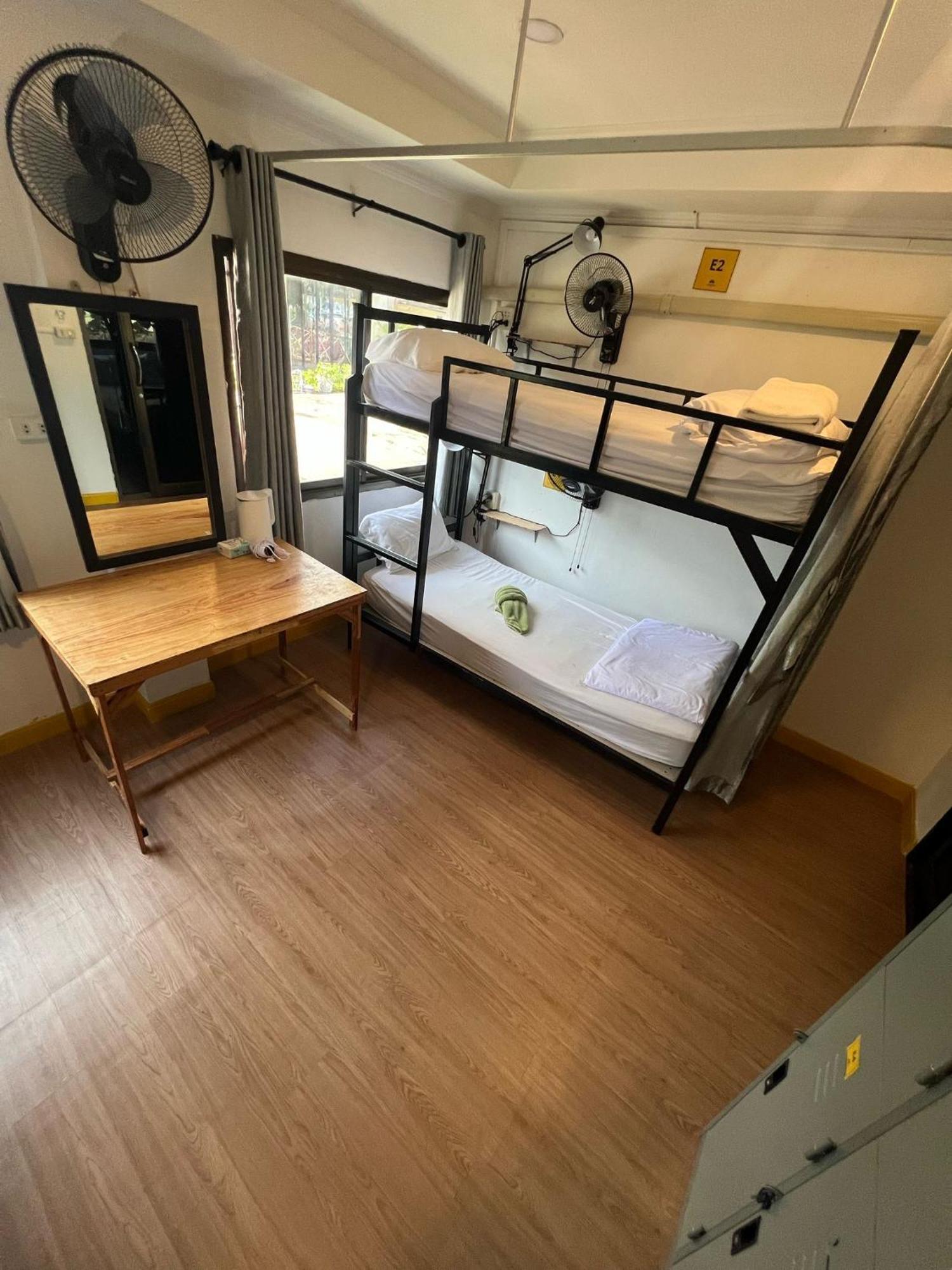Single Bed 4-Bed Dormitory Room