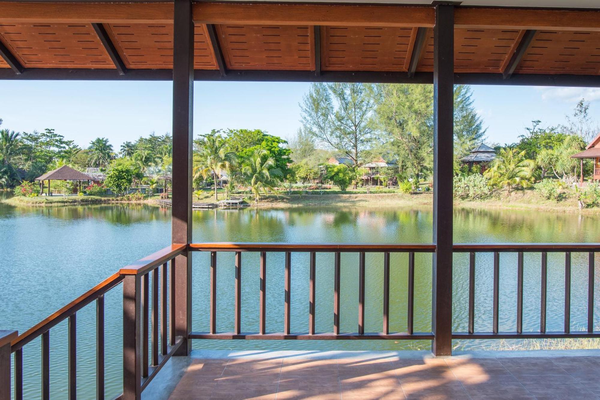 Villa Lake Front