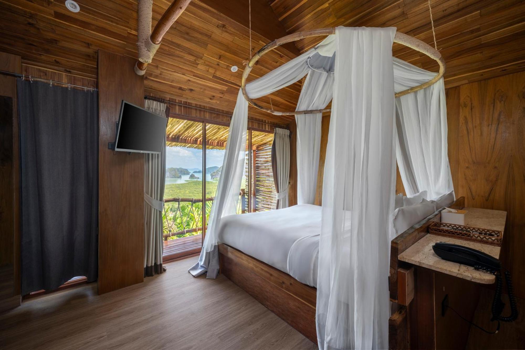 Wood House Seaview