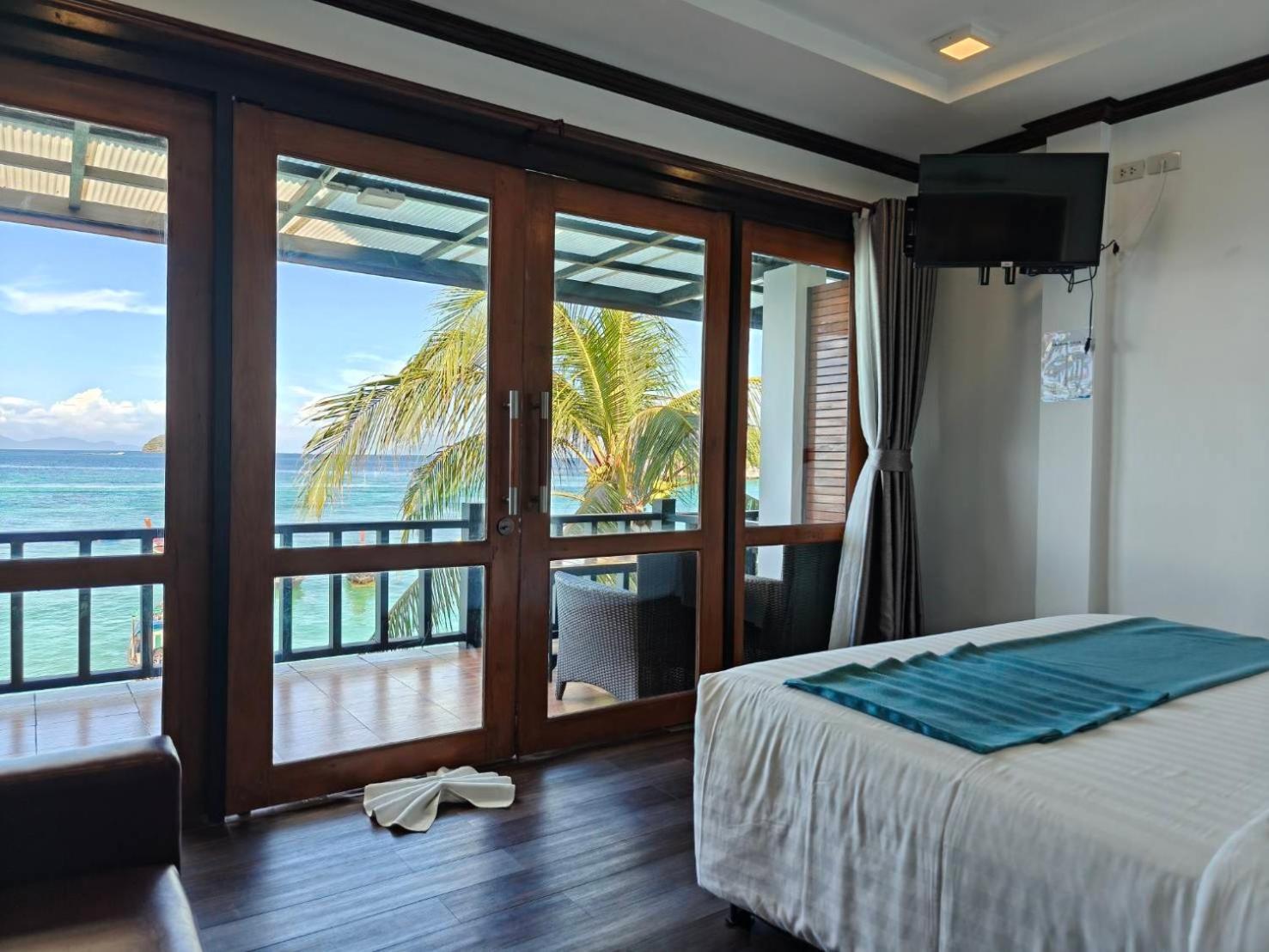 Deluxe Double Room with Balcony and Sea View,1661676442:JPEG