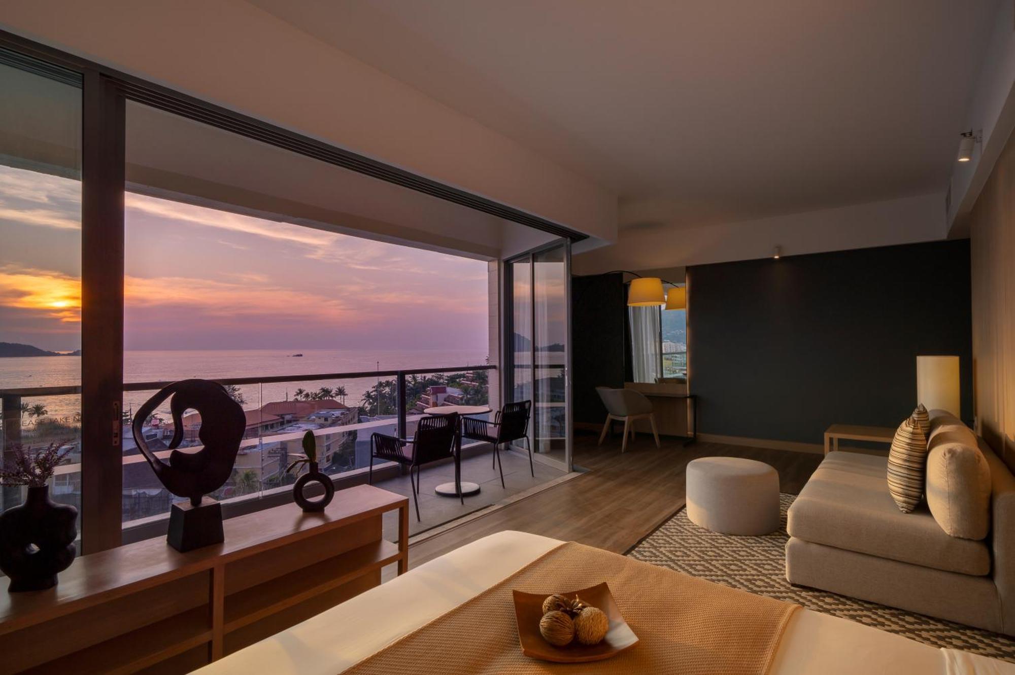 King Suite with Balcony and Sea View,1717116509:JPEG