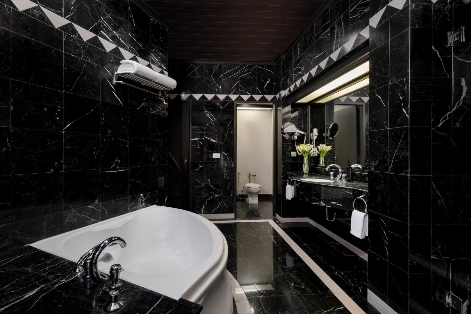 Grand Executive Suite with 1 King Bed, Executive Lounge Access - 20% off on Food & Beverages