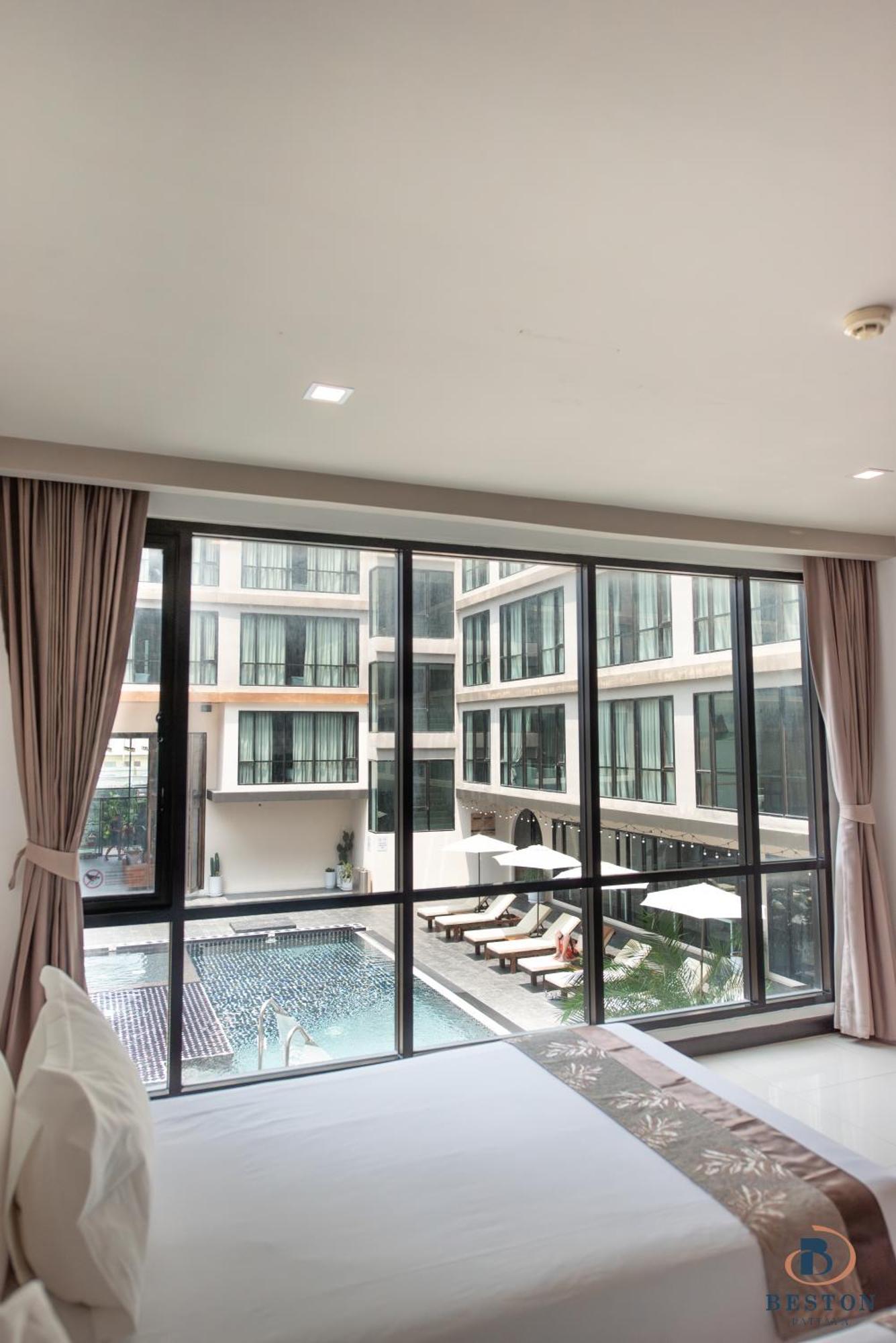 Superior King Room Pool View
